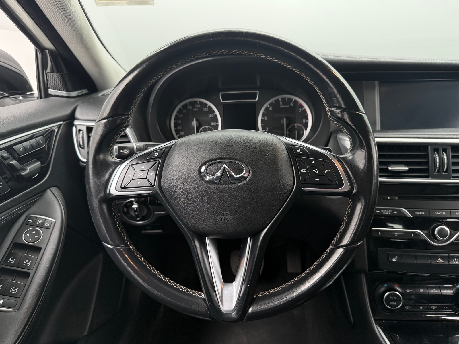 Thumbnail: 2018 INFINITI QX30 - 4
