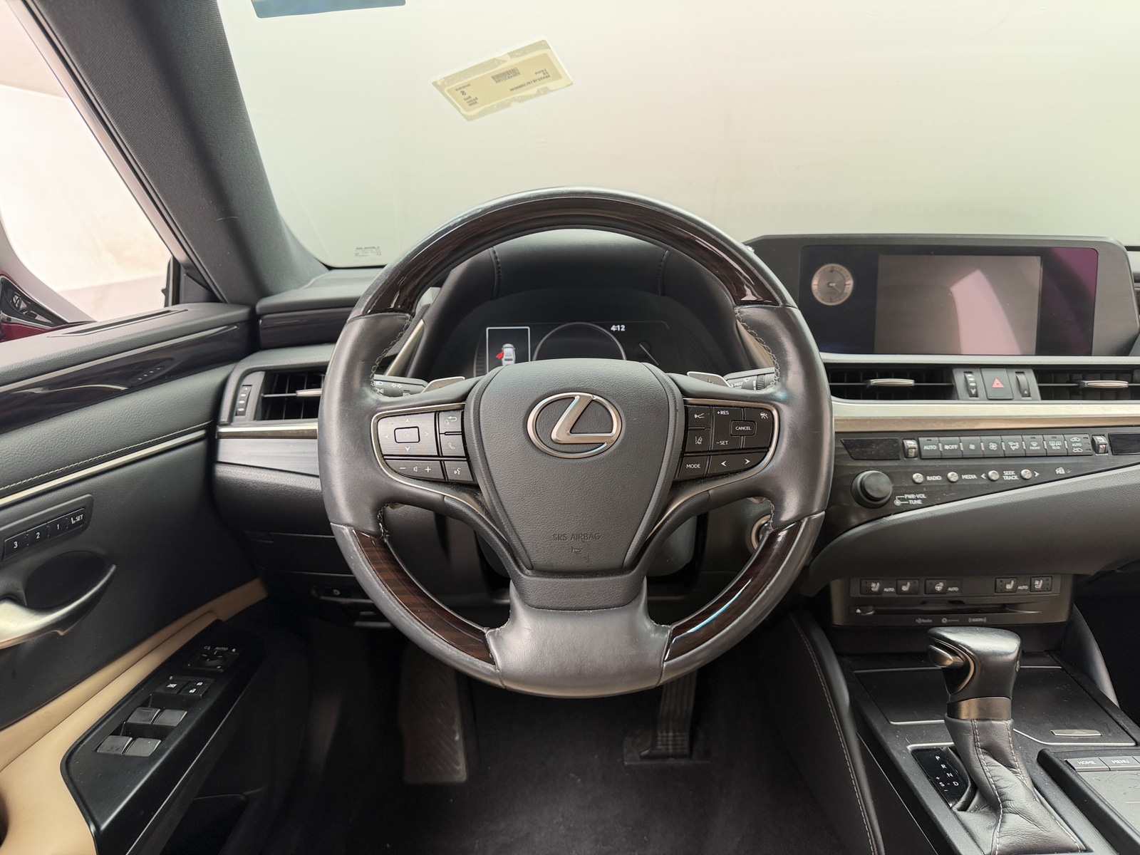 Thumbnail: 2020 Lexus ES - 4