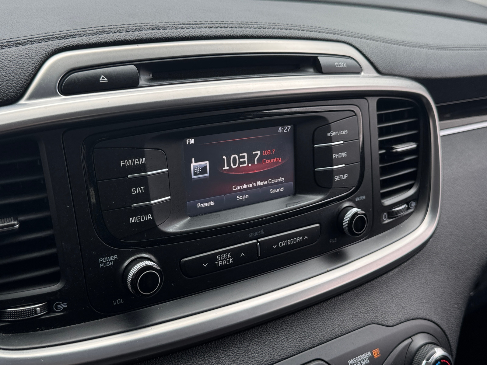 Thumbnail: 2016 Kia Sorento - 3