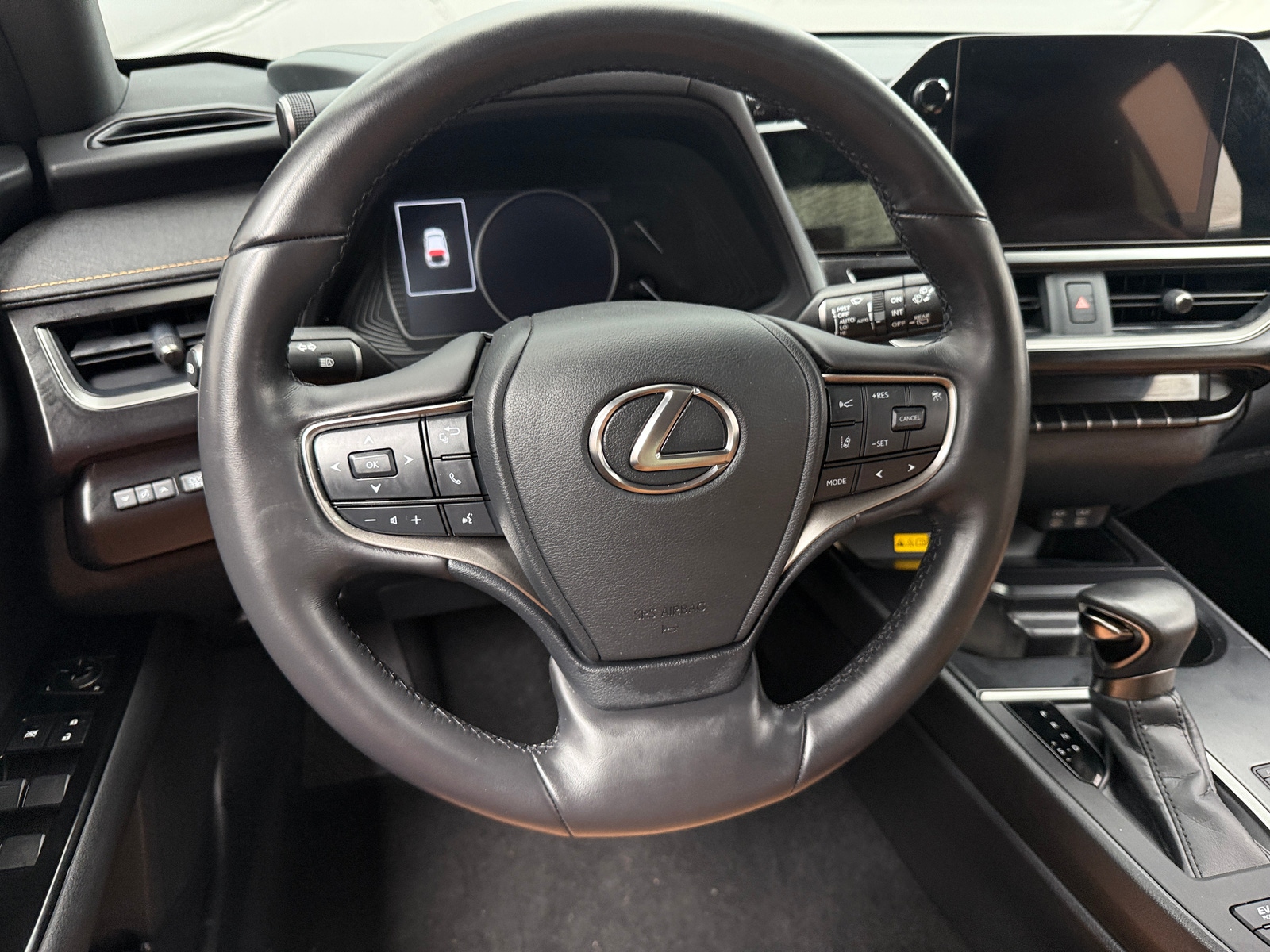 Thumbnail: 2023 Lexus UX - 4