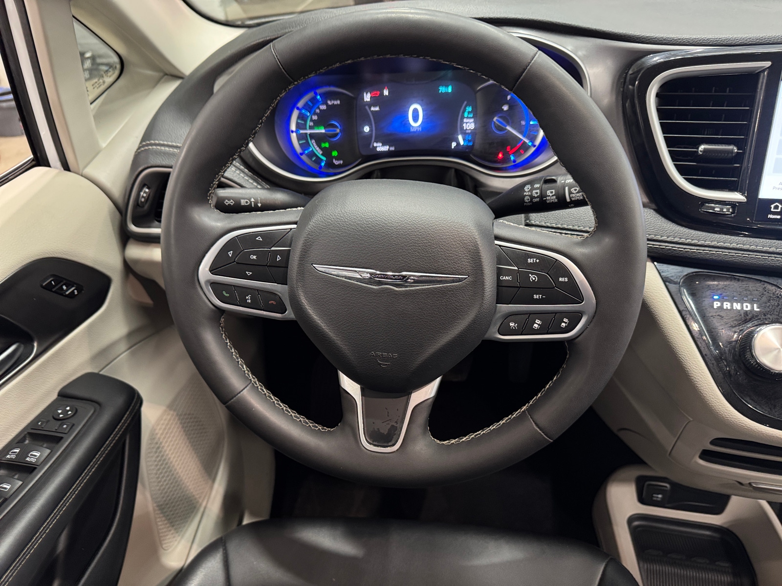 Thumbnail: 2024 Chrysler Pacifica - 4