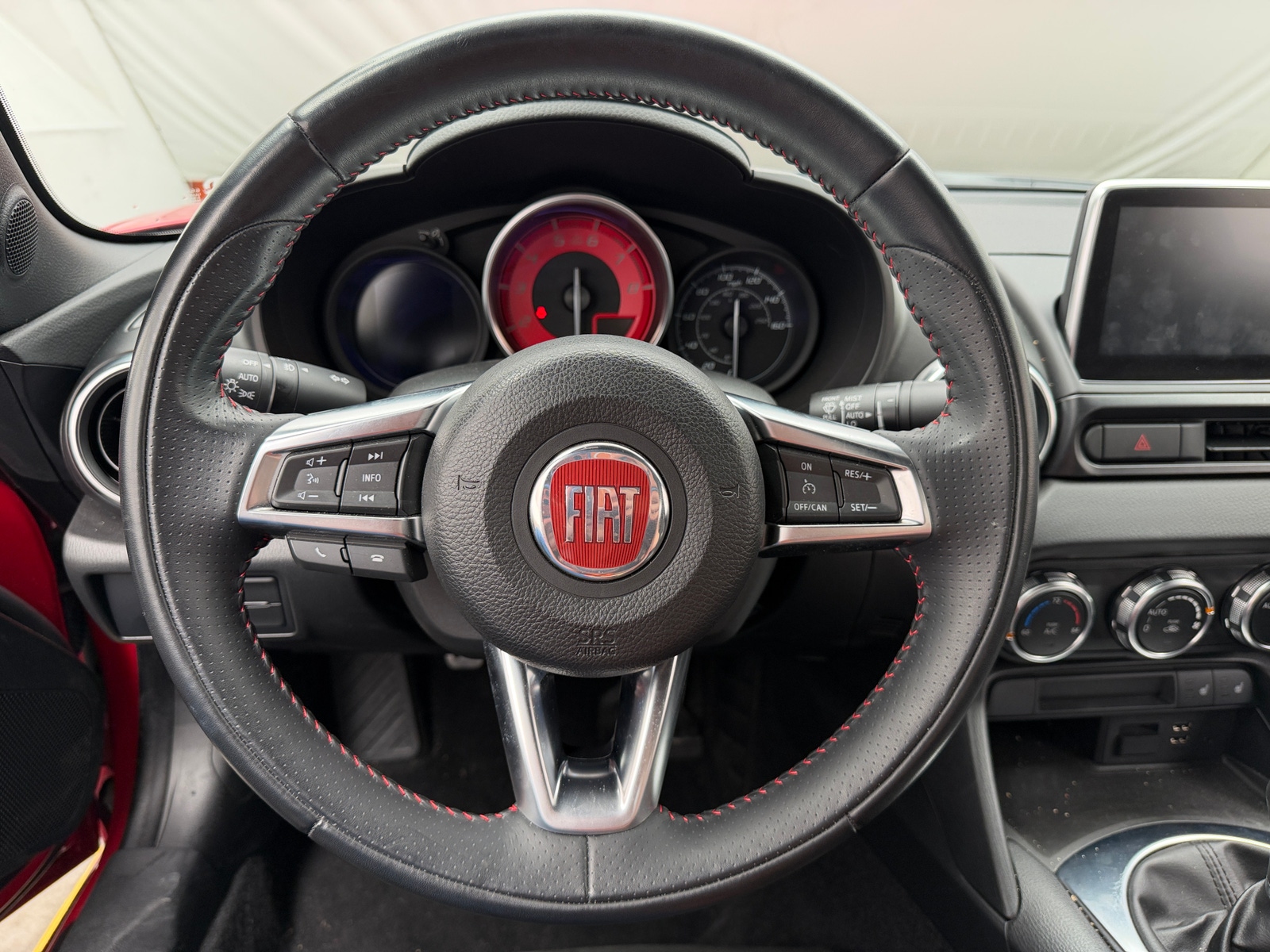 Thumbnail: 2017 Fiat 124 Spider - 3