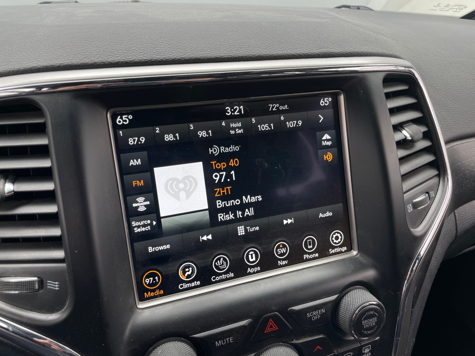 Thumbnail: 2018 Jeep Grand Cherokee - 4