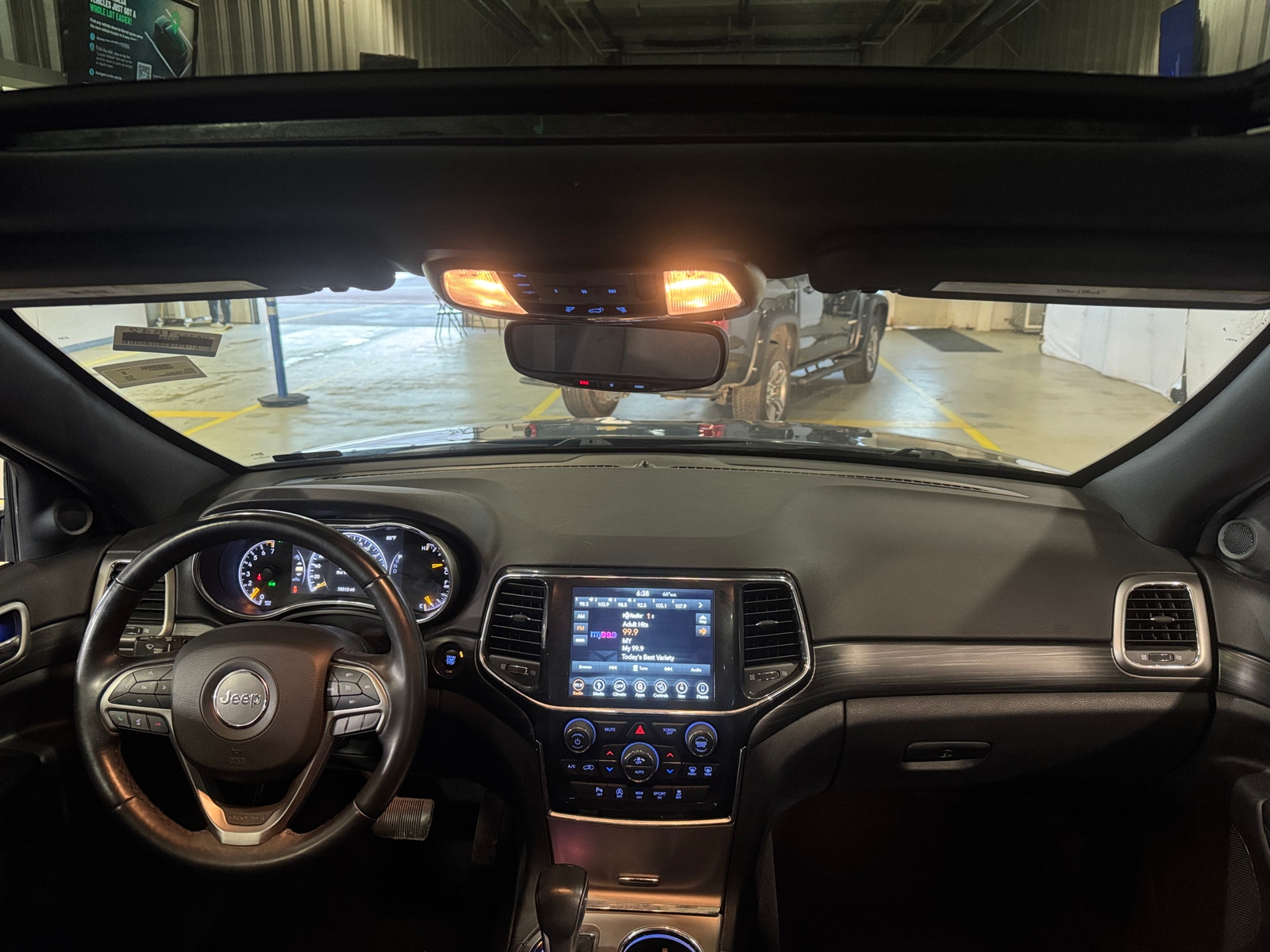 Thumbnail: 2019 Jeep Grand Cherokee - 3