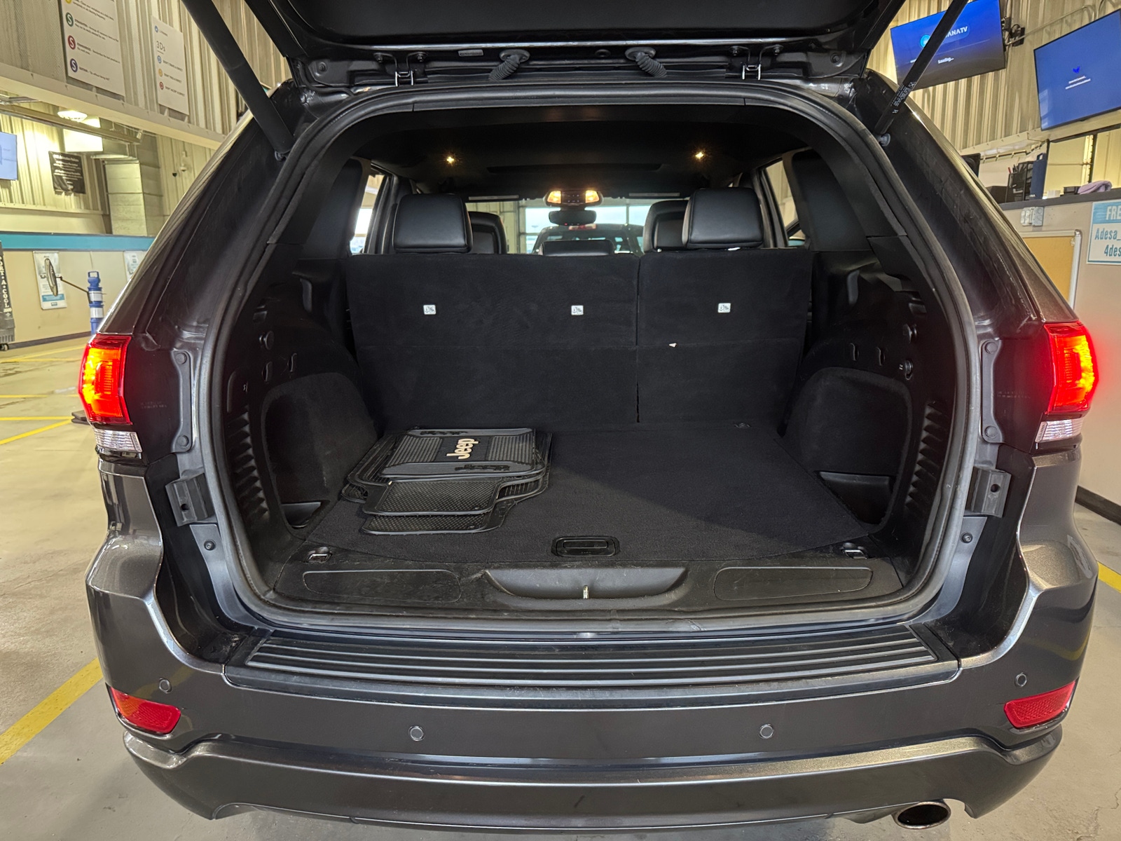 Thumbnail: 2019 Jeep Grand Cherokee - 7