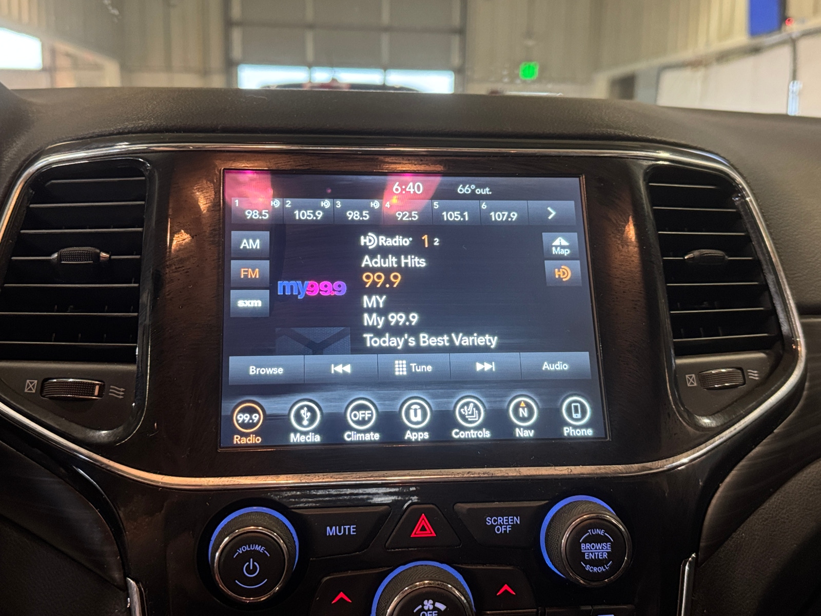 Thumbnail: 2019 Jeep Grand Cherokee - 4