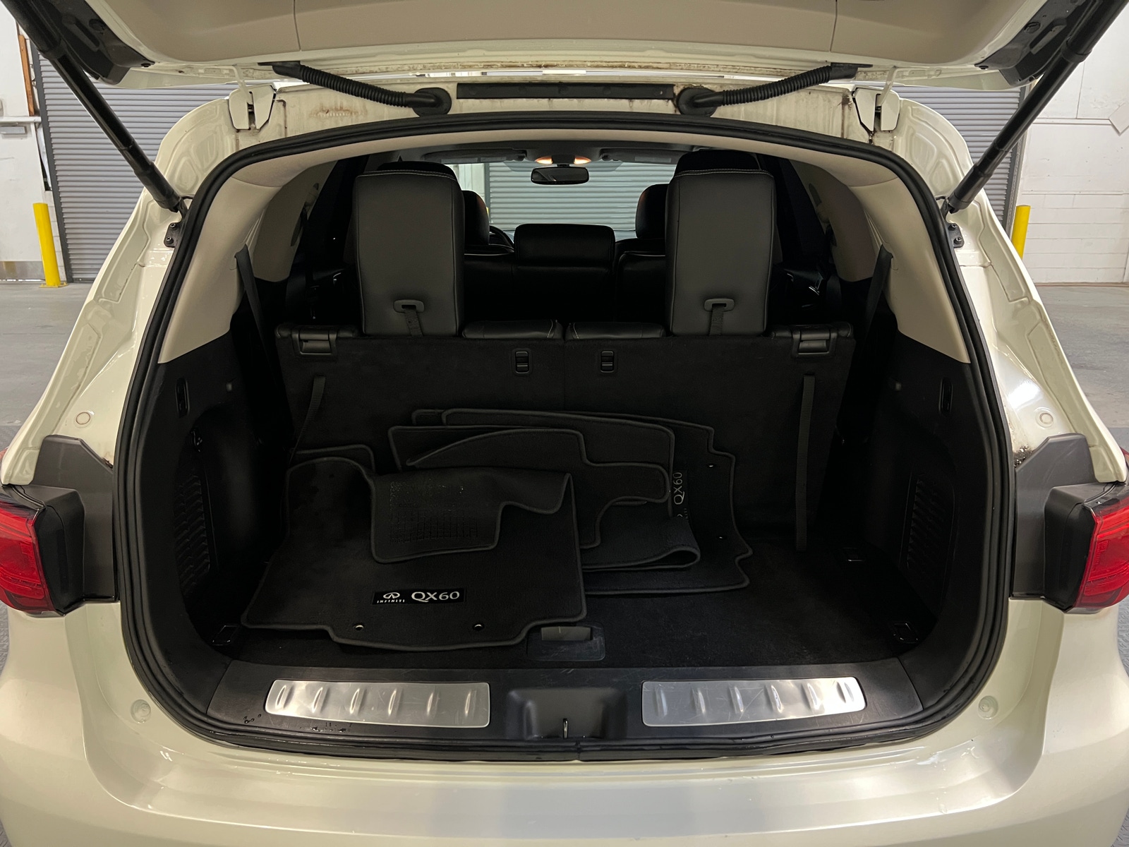 Thumbnail: 2017 INFINITI QX60 - 6