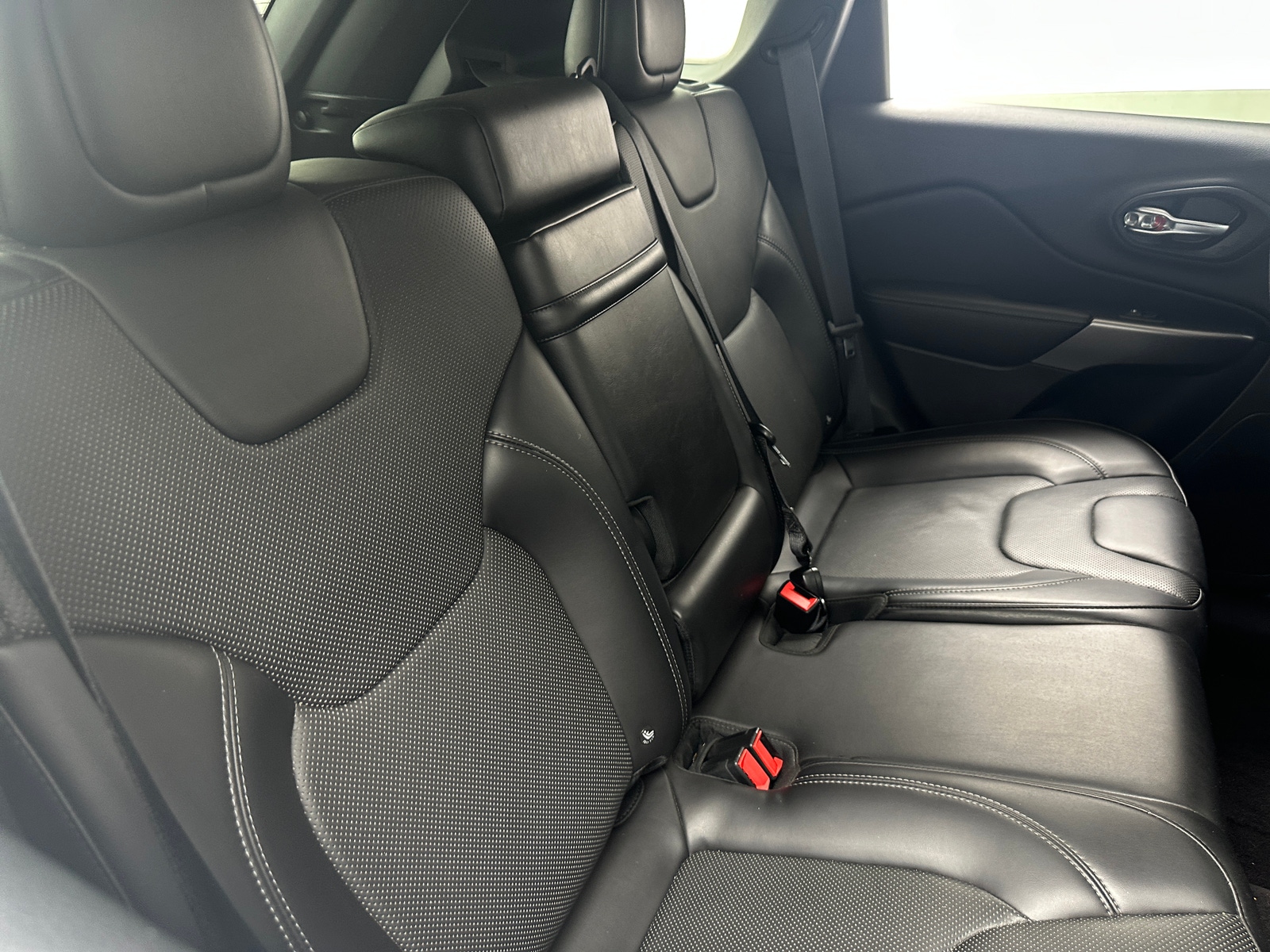 Thumbnail: 2019 Jeep Cherokee - 5