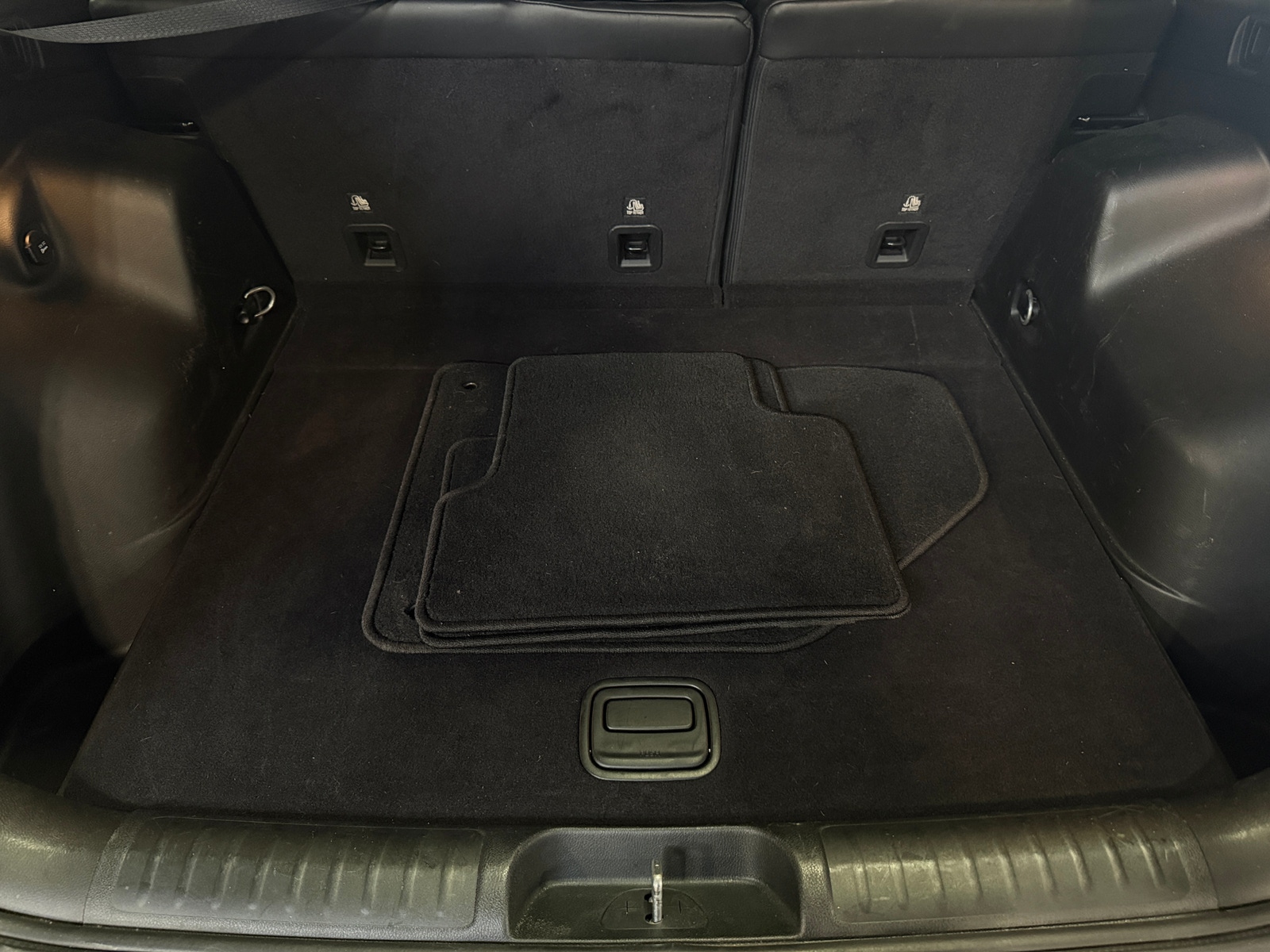 Thumbnail: 2019 Jeep Cherokee - 6