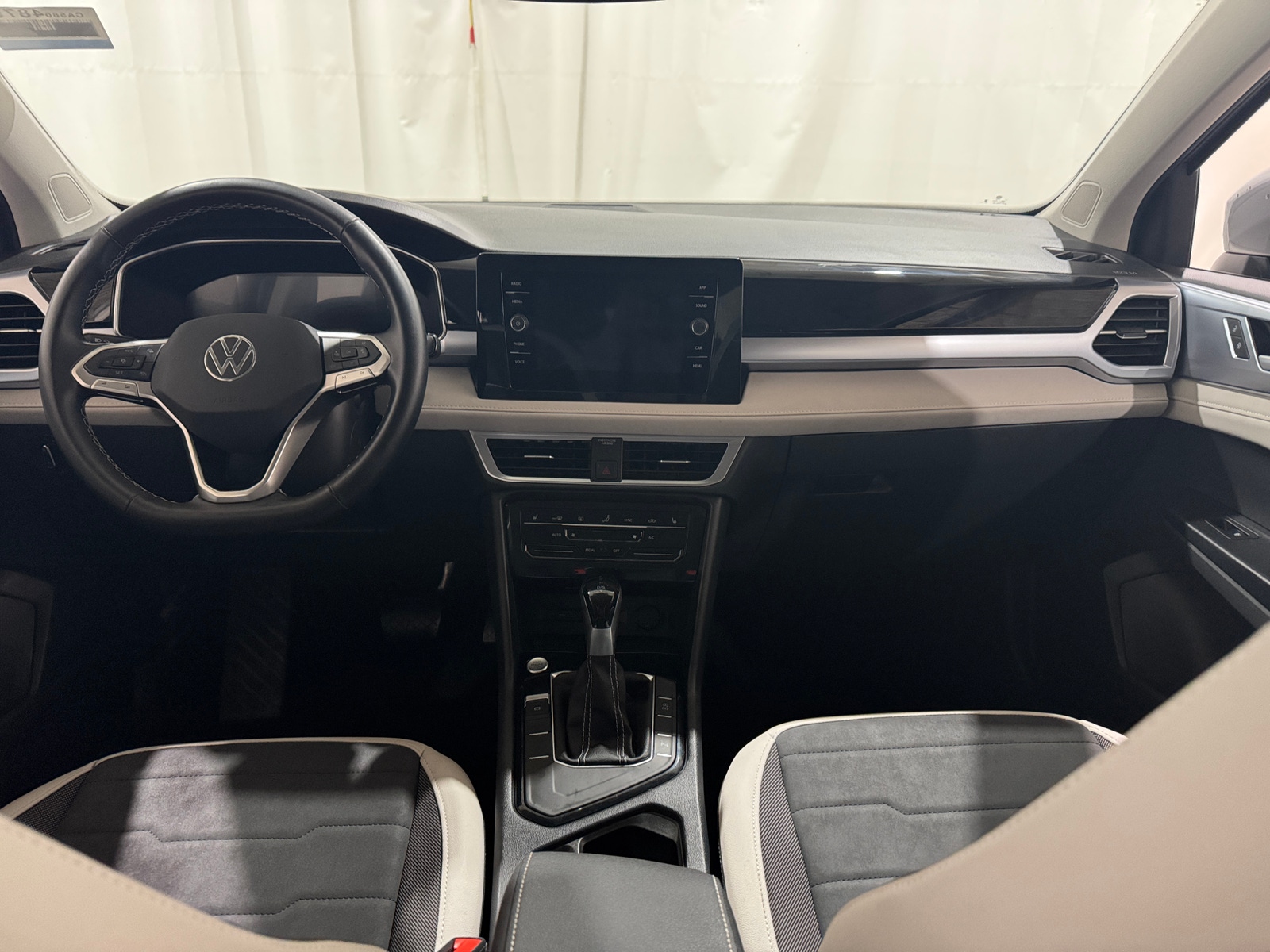 Thumbnail: 2025 Volkswagen Taos - 2