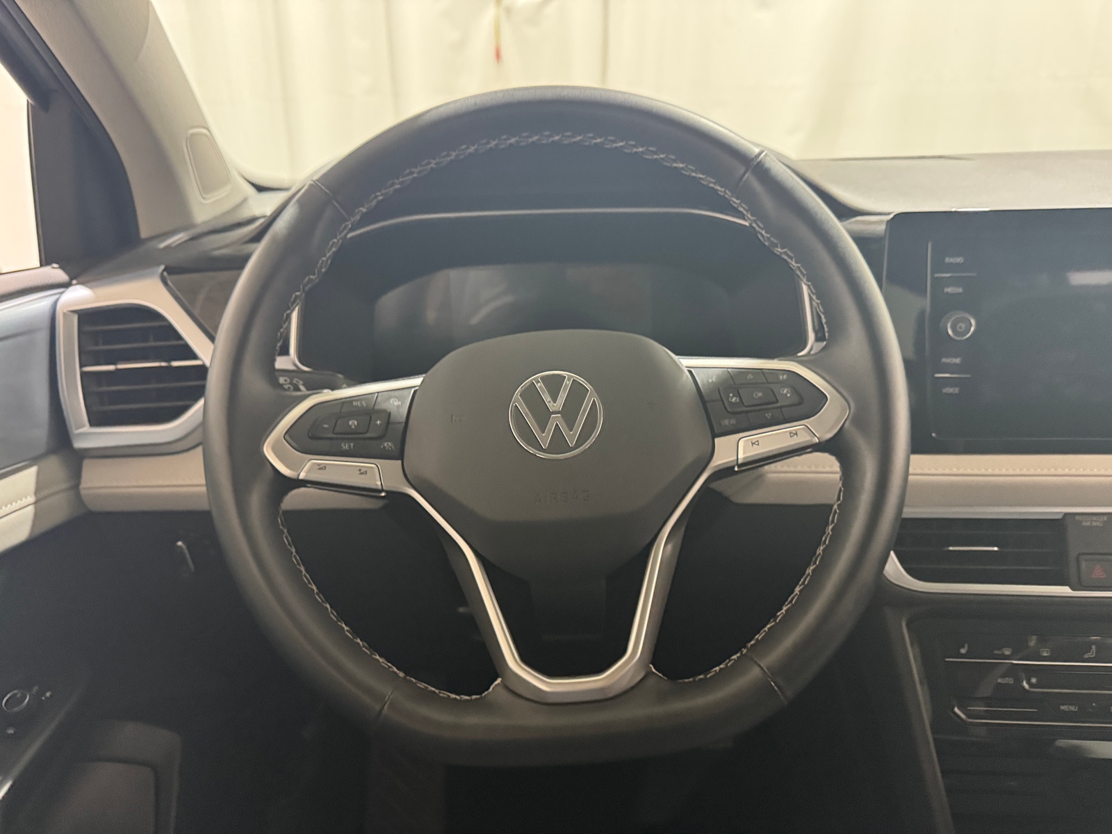 Thumbnail: 2025 Volkswagen Taos - 4