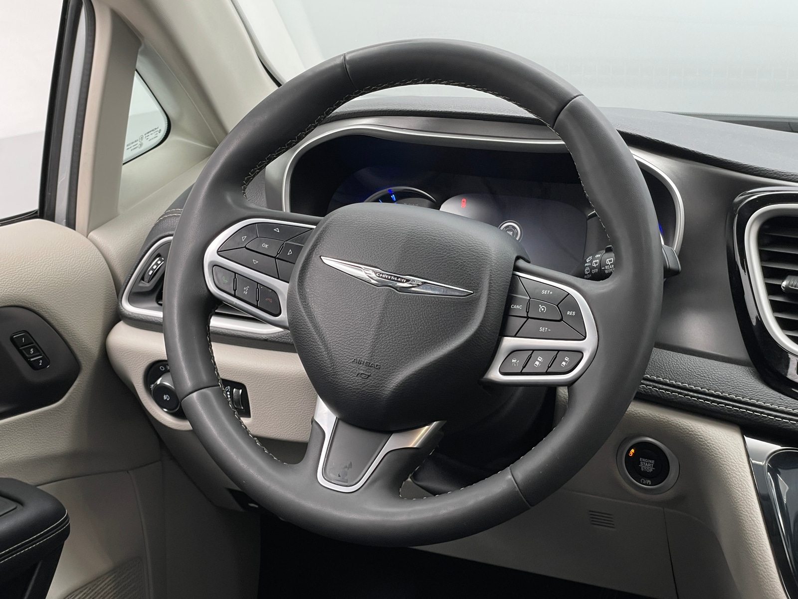 Thumbnail: 2024 Chrysler Pacifica - 4