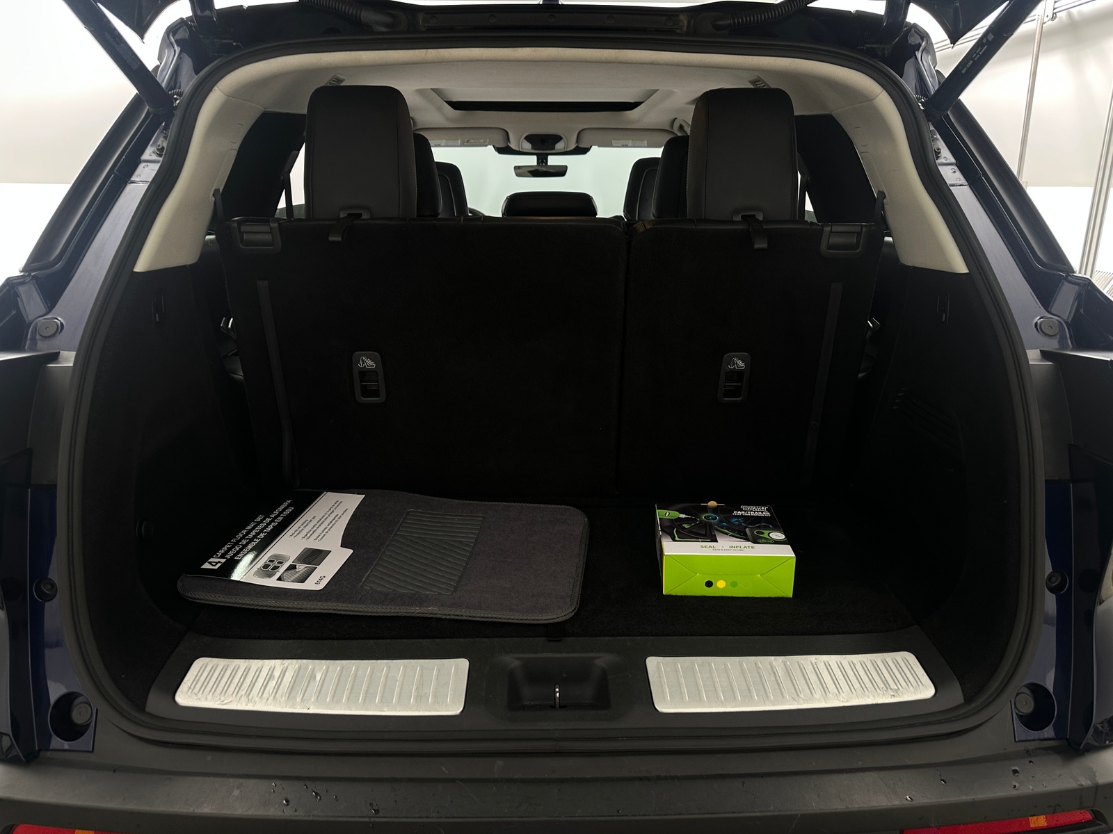 Thumbnail: 2023 INFINITI QX60 - 6