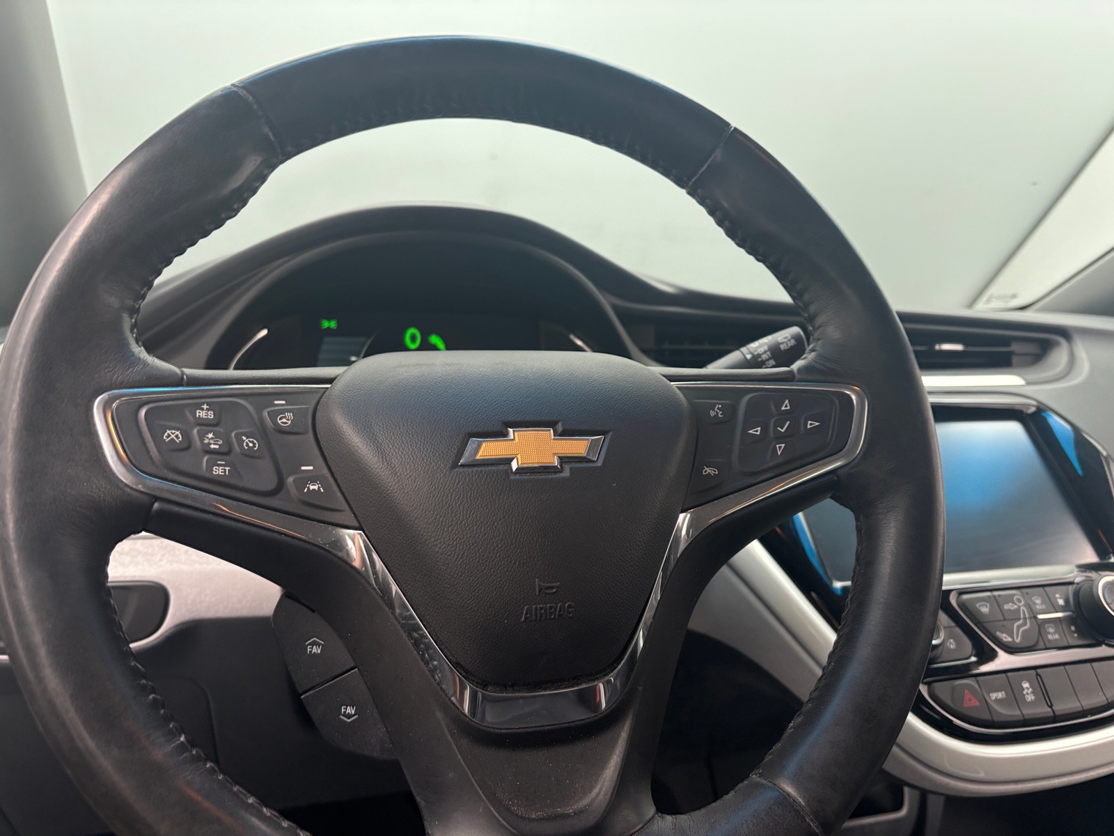 Thumbnail: 2017 Chevrolet Bolt EV - 4
