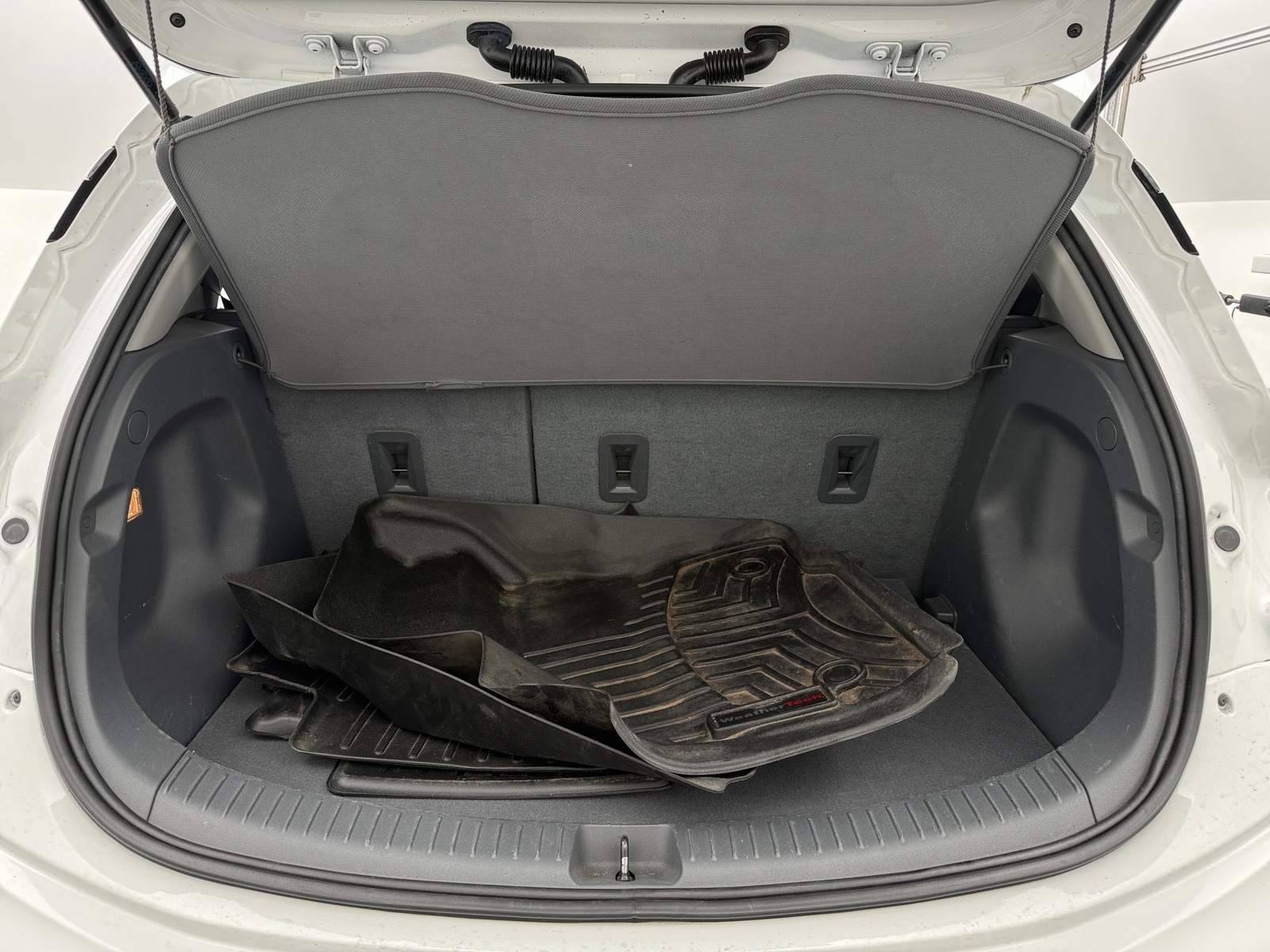 Thumbnail: 2017 Chevrolet Bolt EV - 6