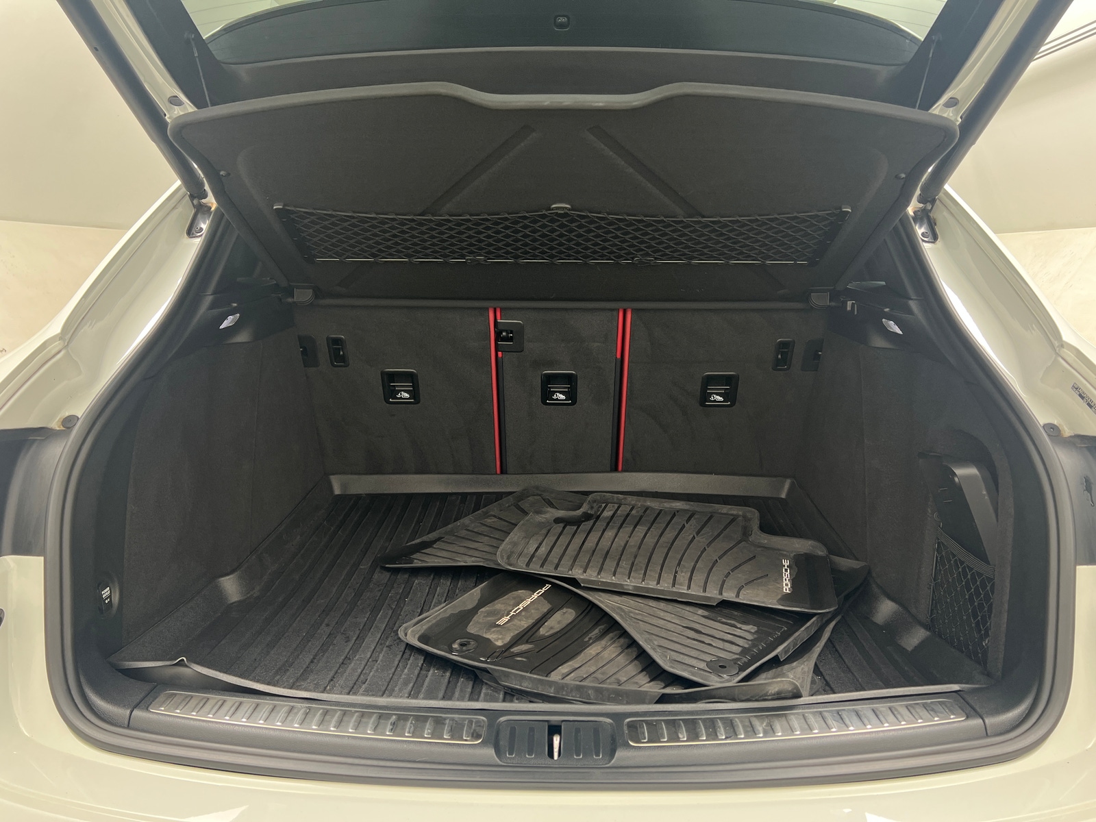 Thumbnail: 2020 Porsche Macan - 6