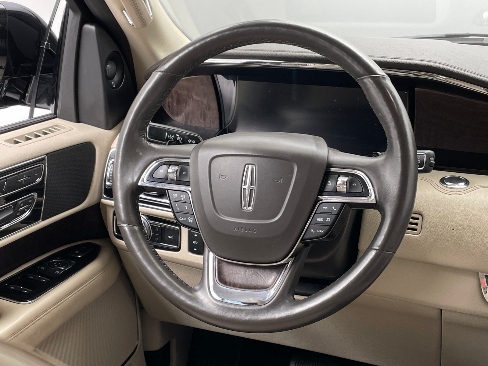 Thumbnail: 2019 Lincoln Navigator - 4