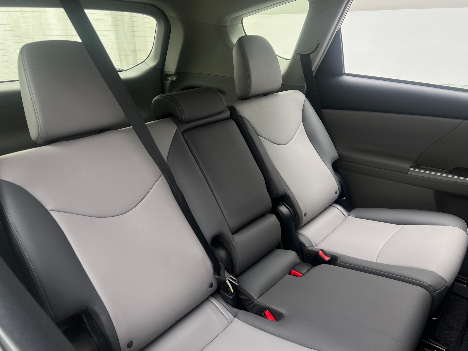 Thumbnail: 2017 Toyota Prius v - 5