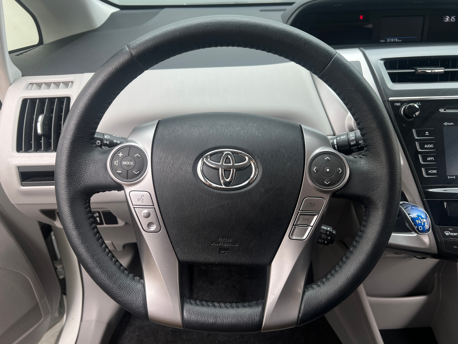 Thumbnail: 2017 Toyota Prius v - 4