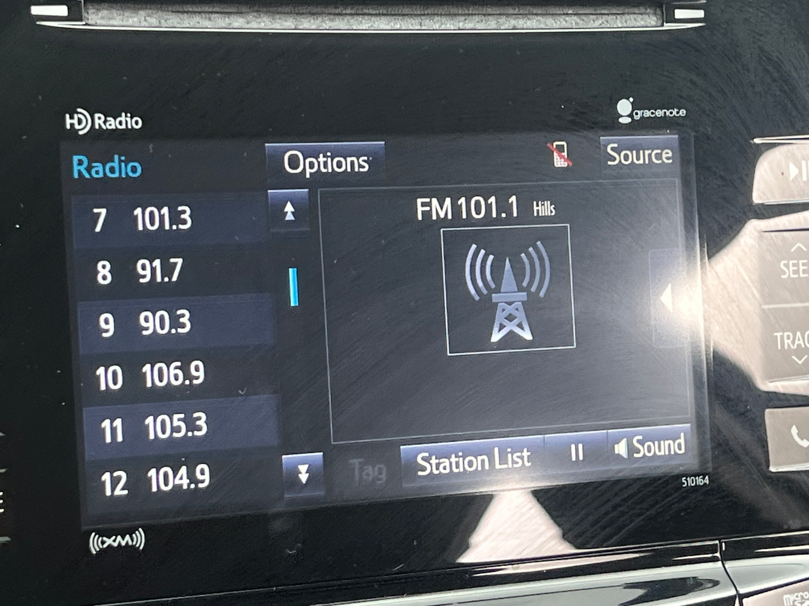Thumbnail: 2017 Toyota Prius v - 3