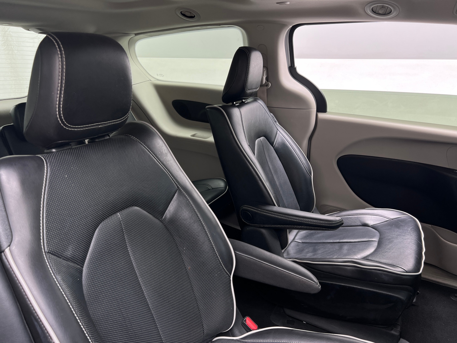 Thumbnail: 2023 Chrysler Pacifica - 5