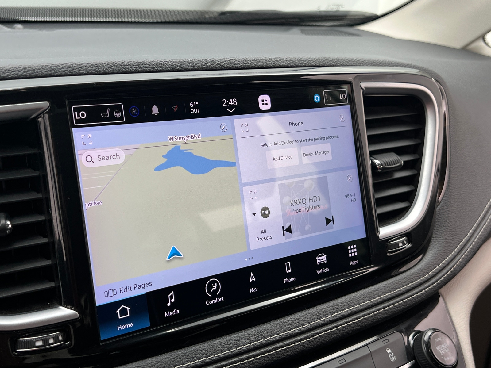Thumbnail: 2023 Chrysler Pacifica - 3