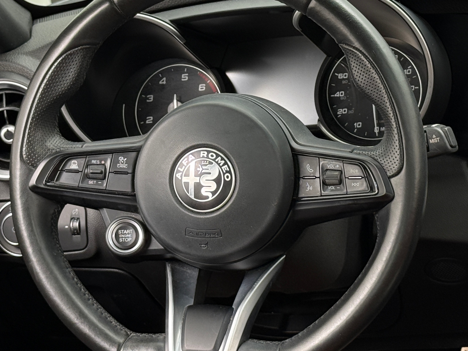 Thumbnail: 2023 Alfa Romeo Giulia - 4