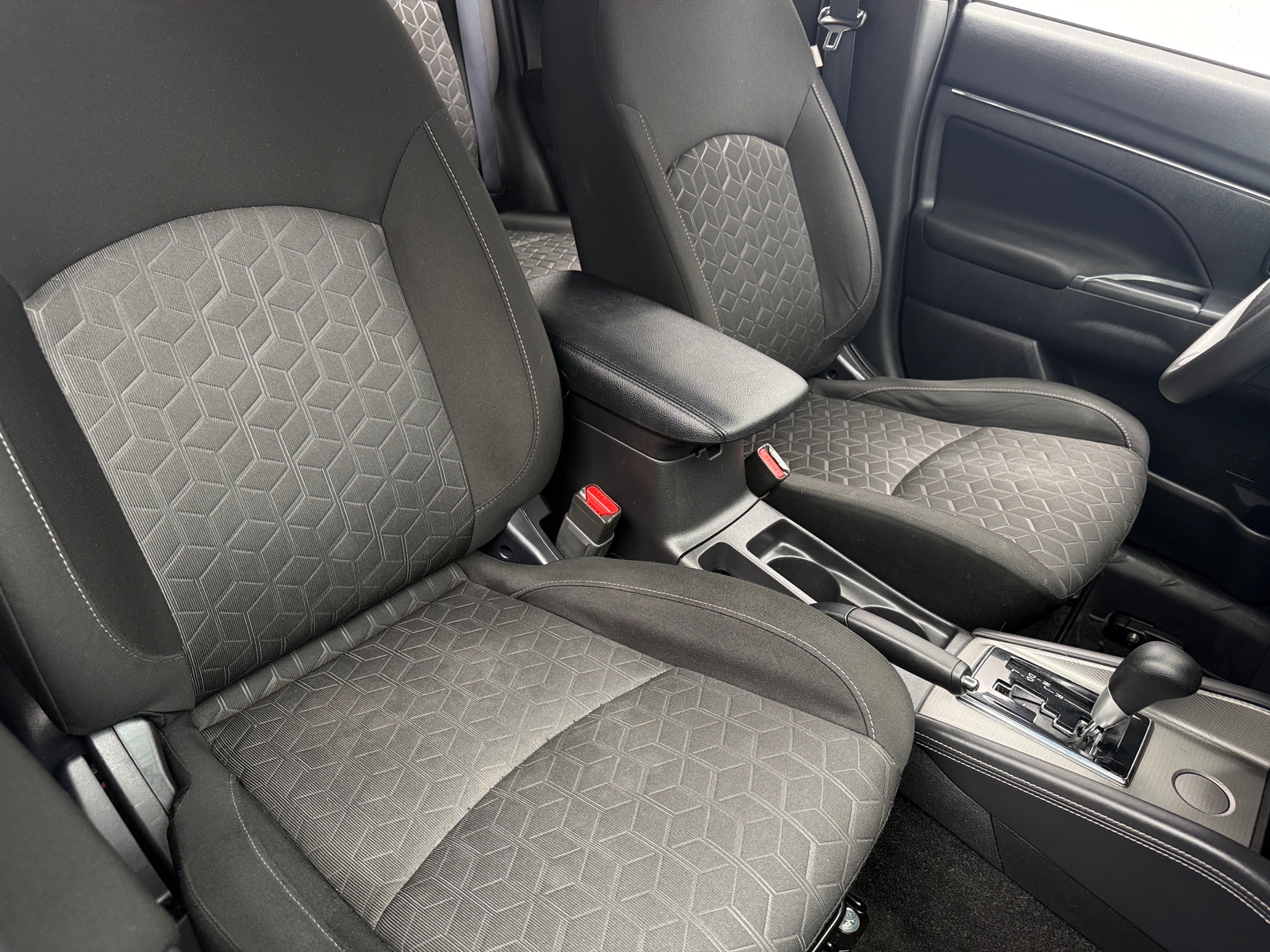 Thumbnail: 2020 Mitsubishi Outlander Sport - 2