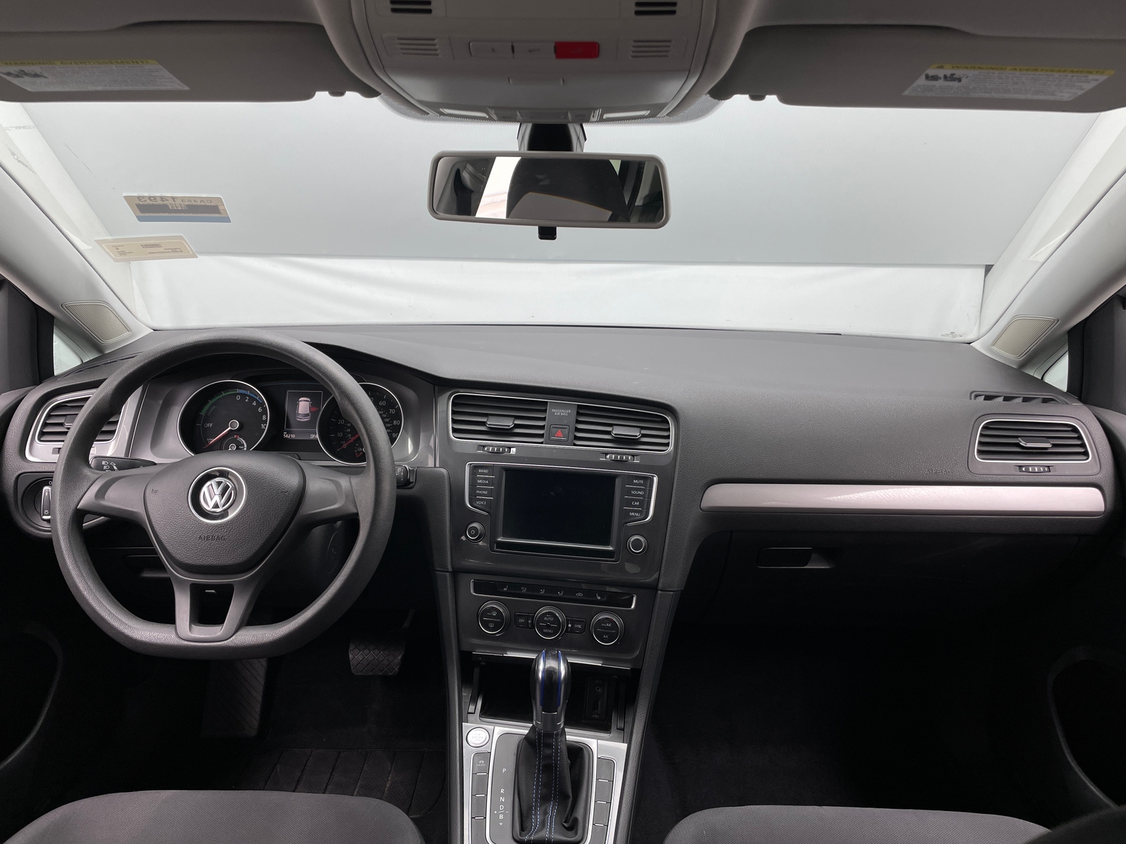 Thumbnail: 2016 Volkswagen e-Golf - 3