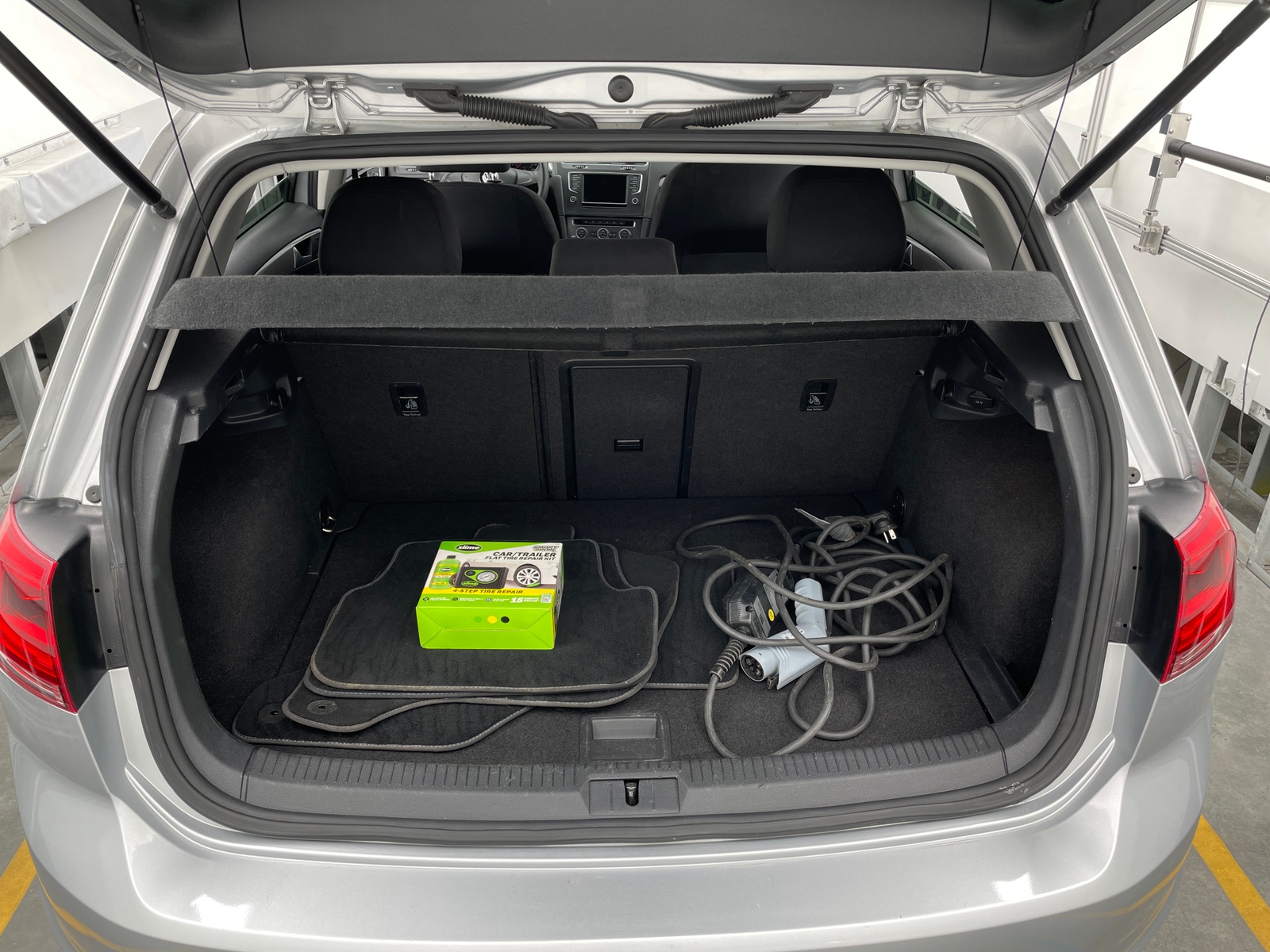 Thumbnail: 2016 Volkswagen e-Golf - 7