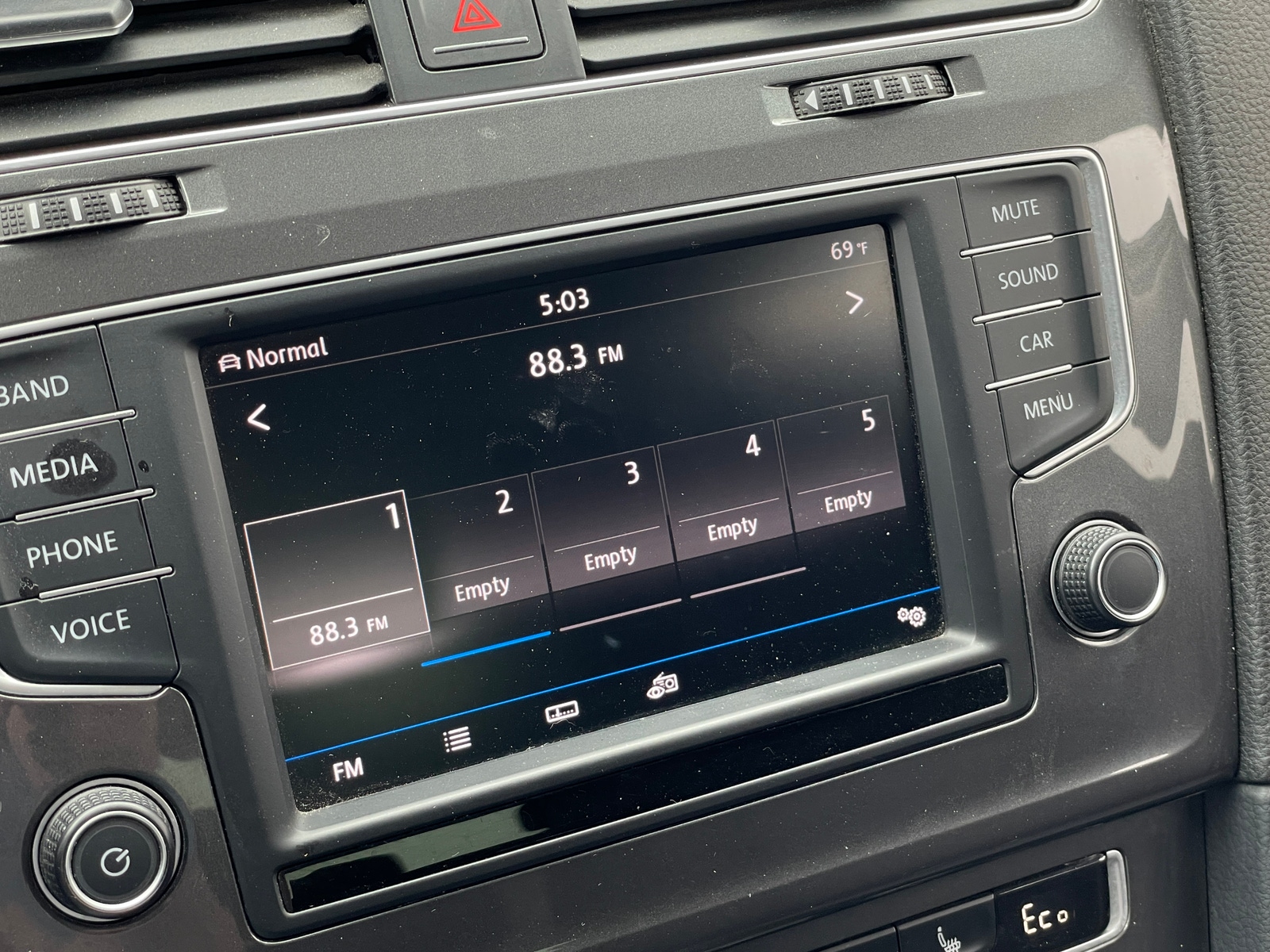 Thumbnail: 2016 Volkswagen e-Golf - 4