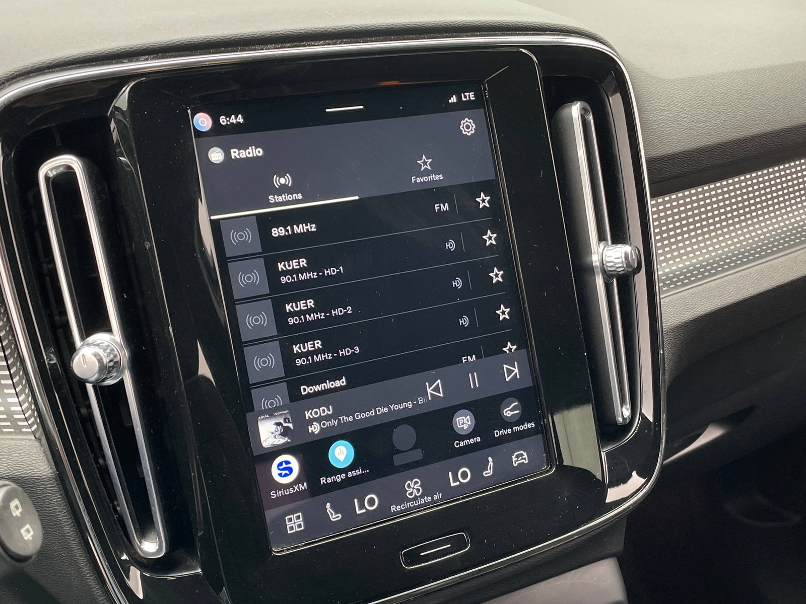 Thumbnail: 2021 Volvo XC40 - 3