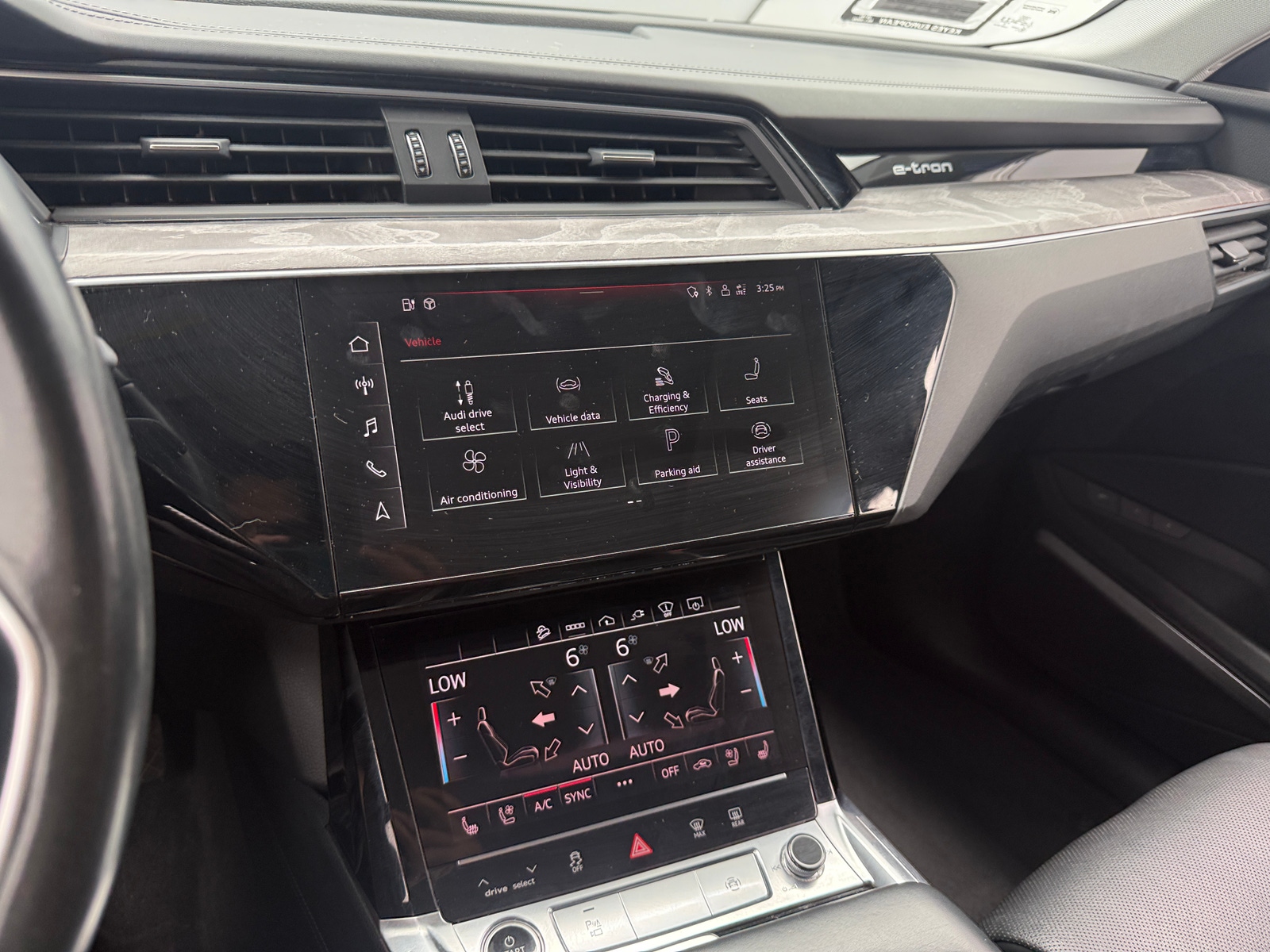 Thumbnail: 2021 Audi e-tron S - 3