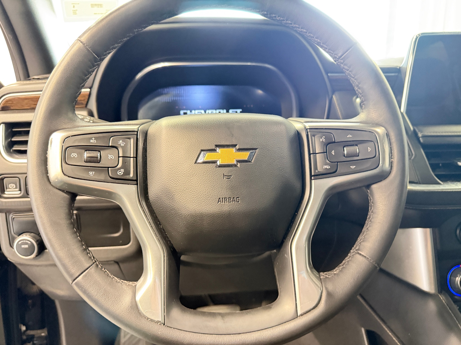 Thumbnail: 2022 Chevrolet Suburban - 4