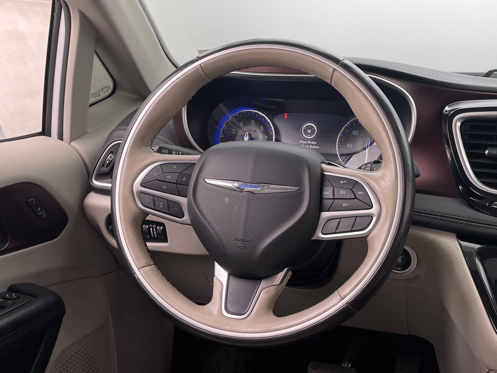 Thumbnail: 2019 Chrysler Pacifica - 4