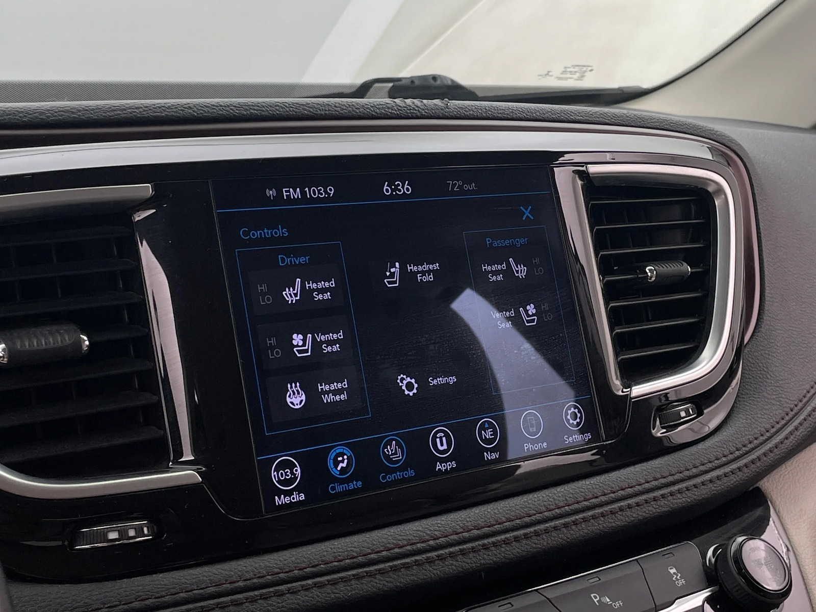 Thumbnail: 2019 Chrysler Pacifica - 3