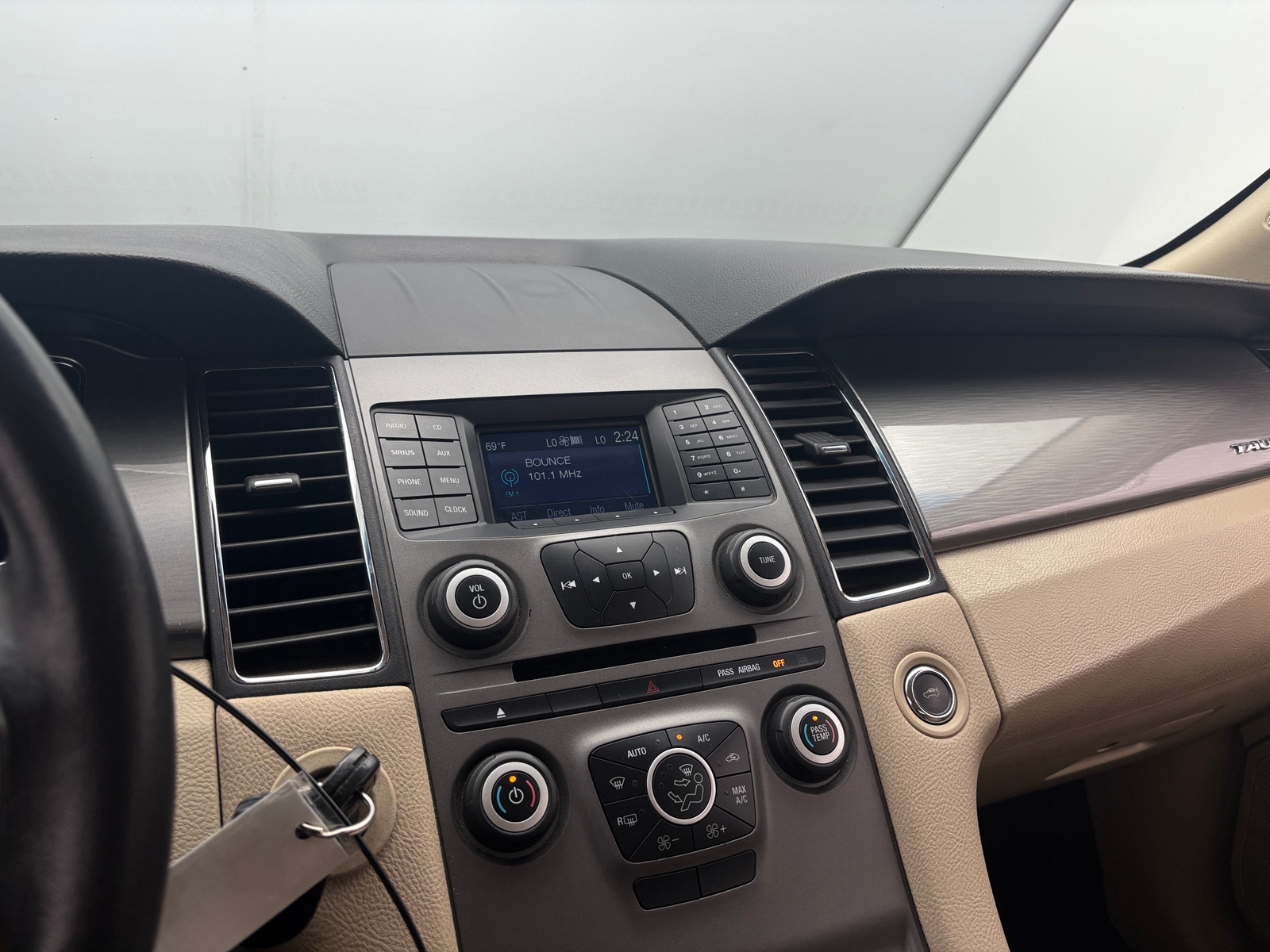 Thumbnail: 2014 Ford Taurus - 4
