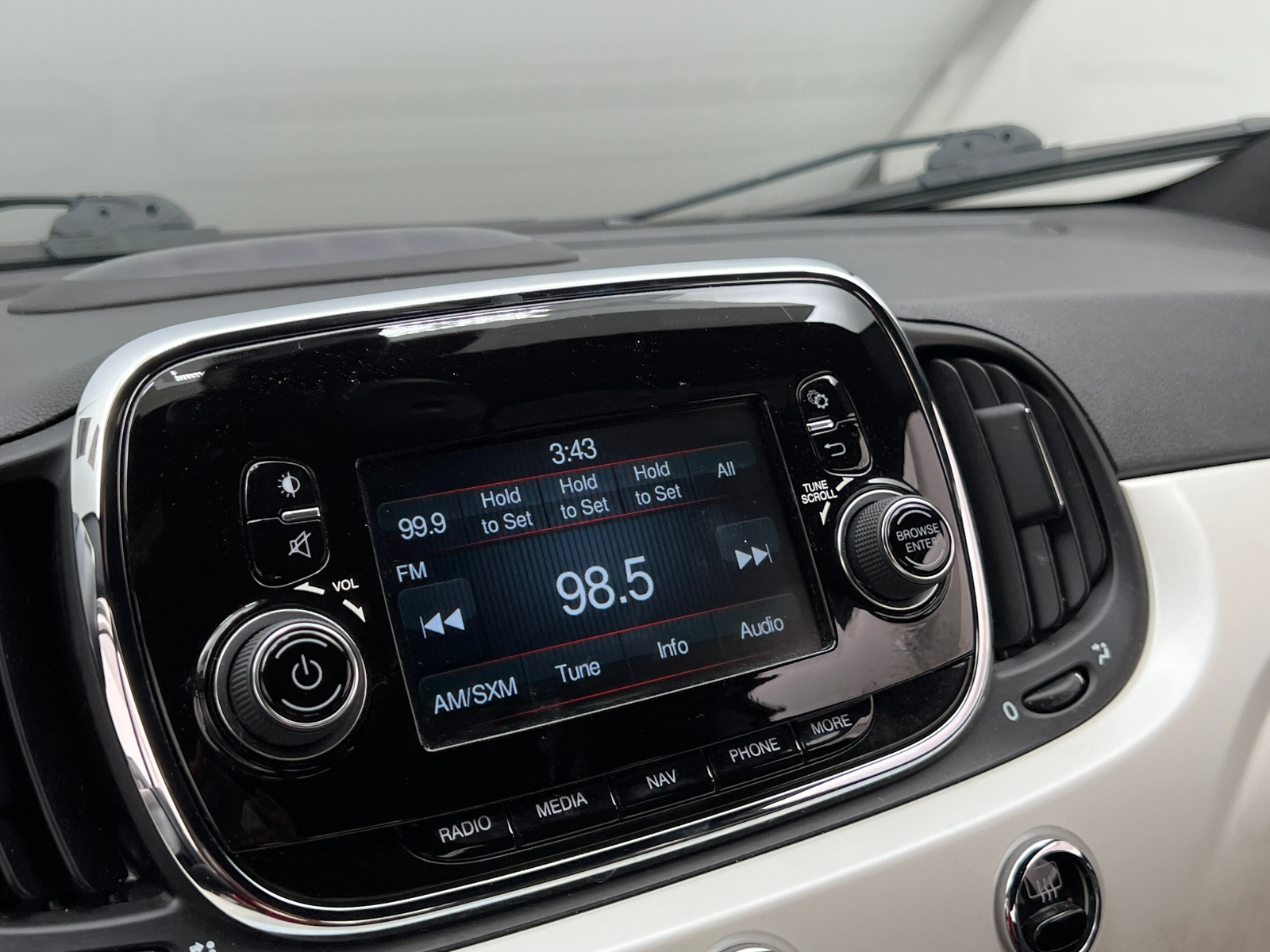 Thumbnail: 2019 Fiat 500e - 3