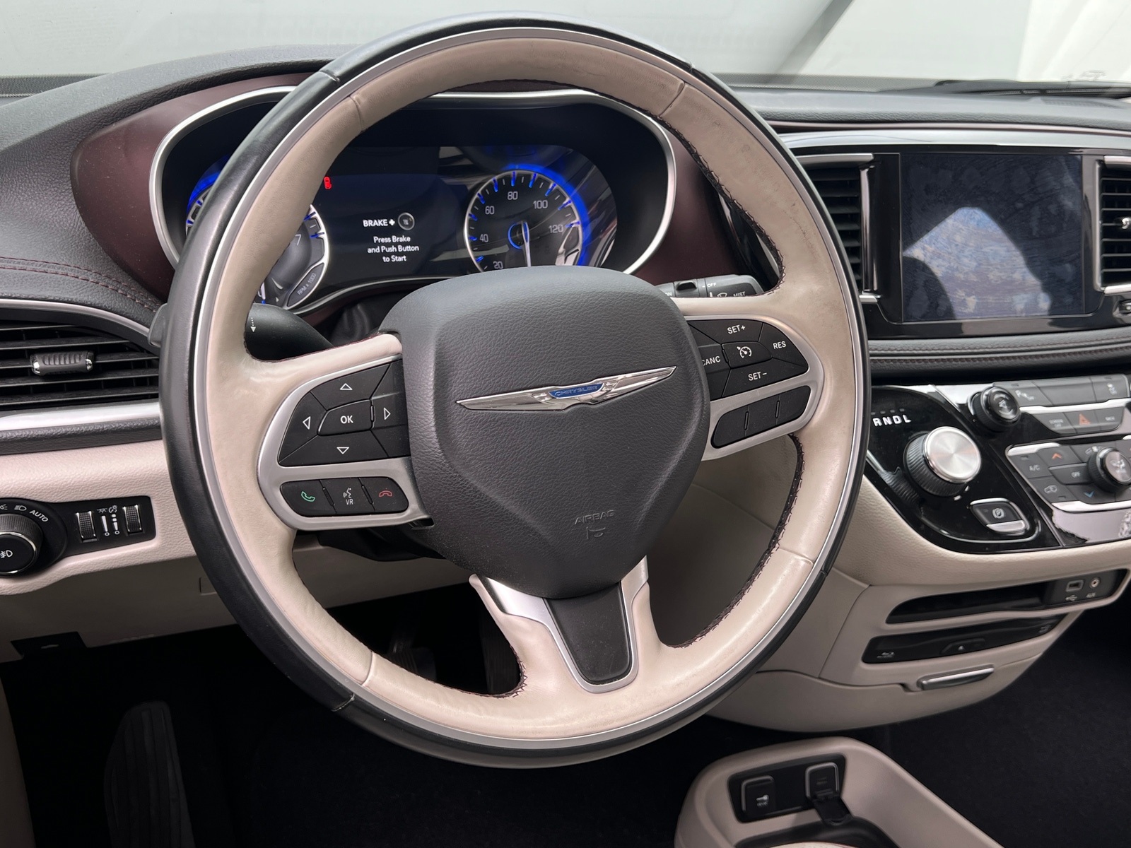 Thumbnail: 2017 Chrysler Pacifica - 4