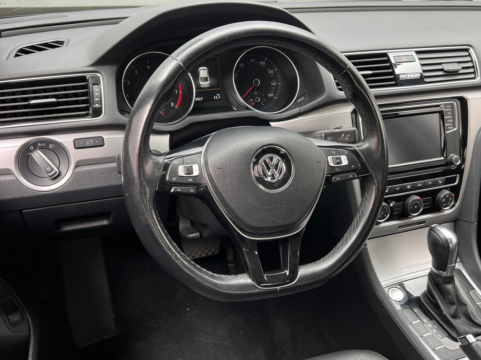 Thumbnail: 2019 Volkswagen Passat - 4