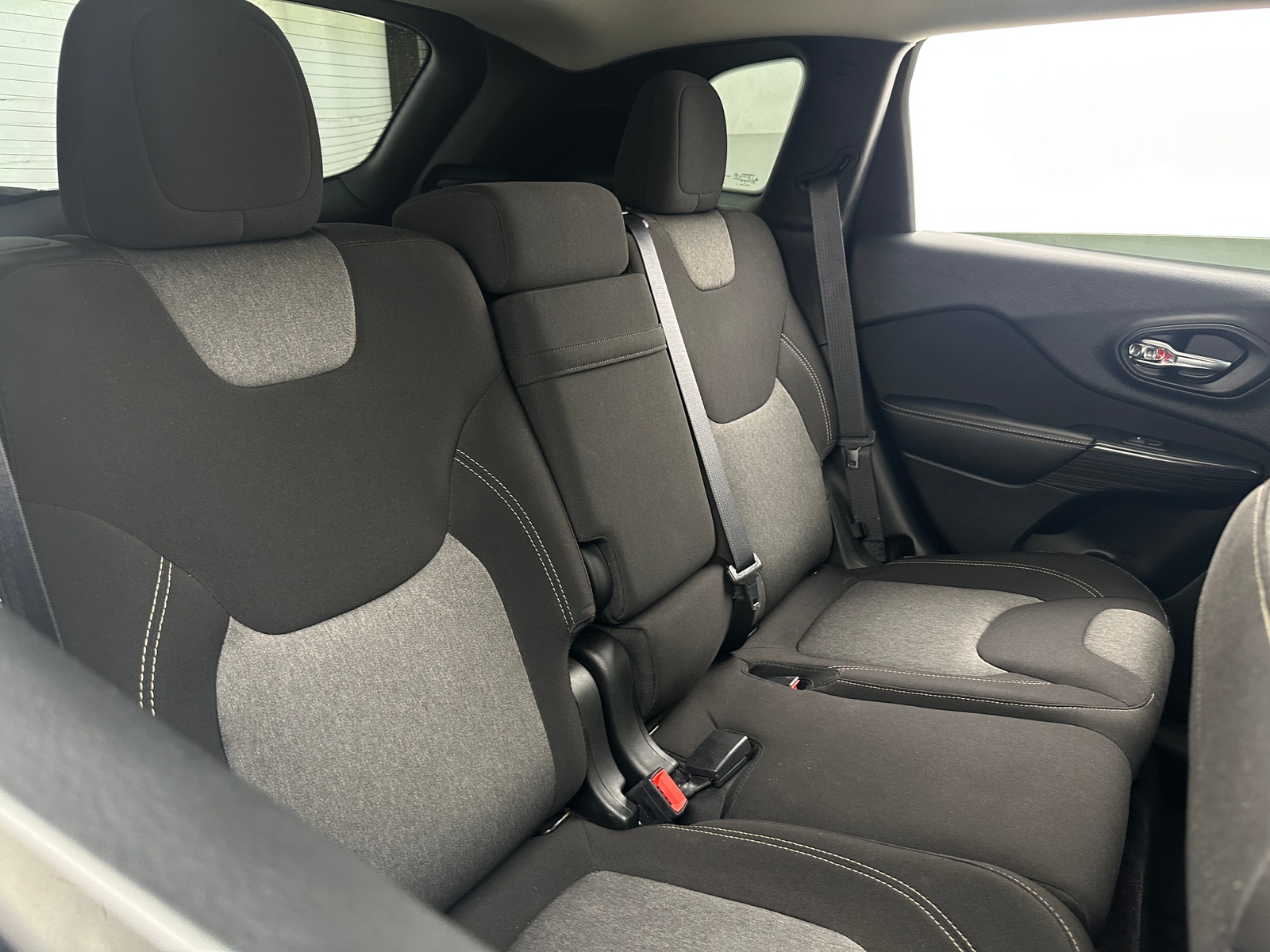 Thumbnail: 2017 Jeep Cherokee - 6