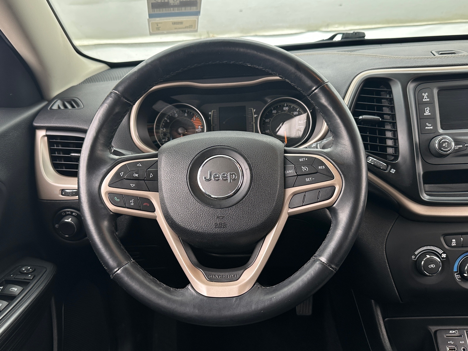 Thumbnail: 2017 Jeep Cherokee - 5