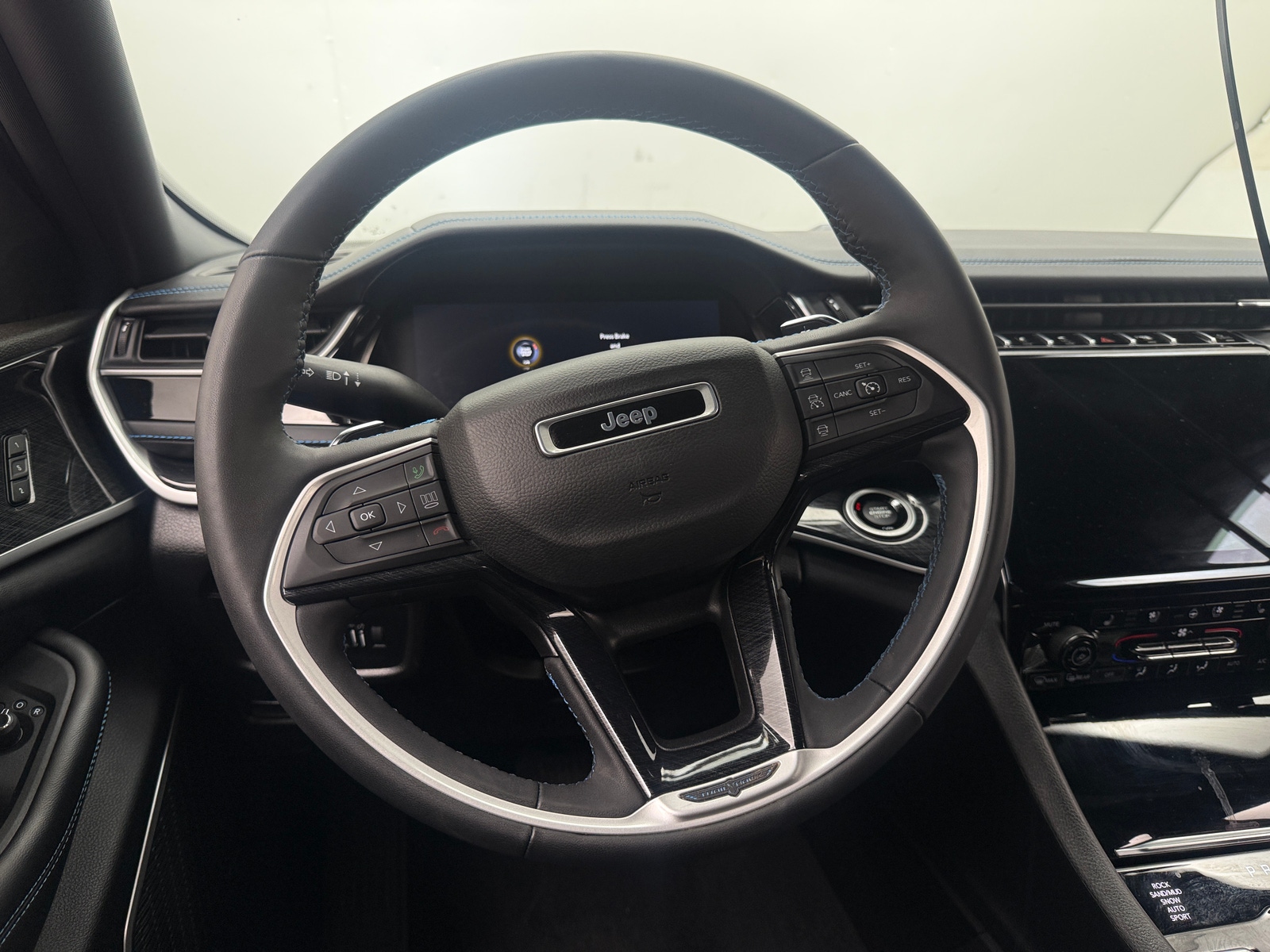Thumbnail: 2022 Jeep Grand Cherokee - 4