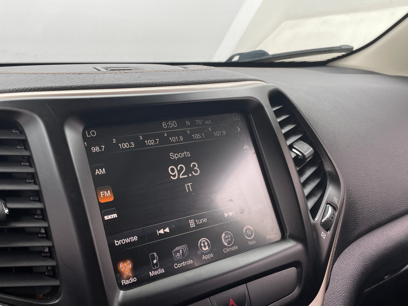 Thumbnail: 2016 Jeep Cherokee - 3
