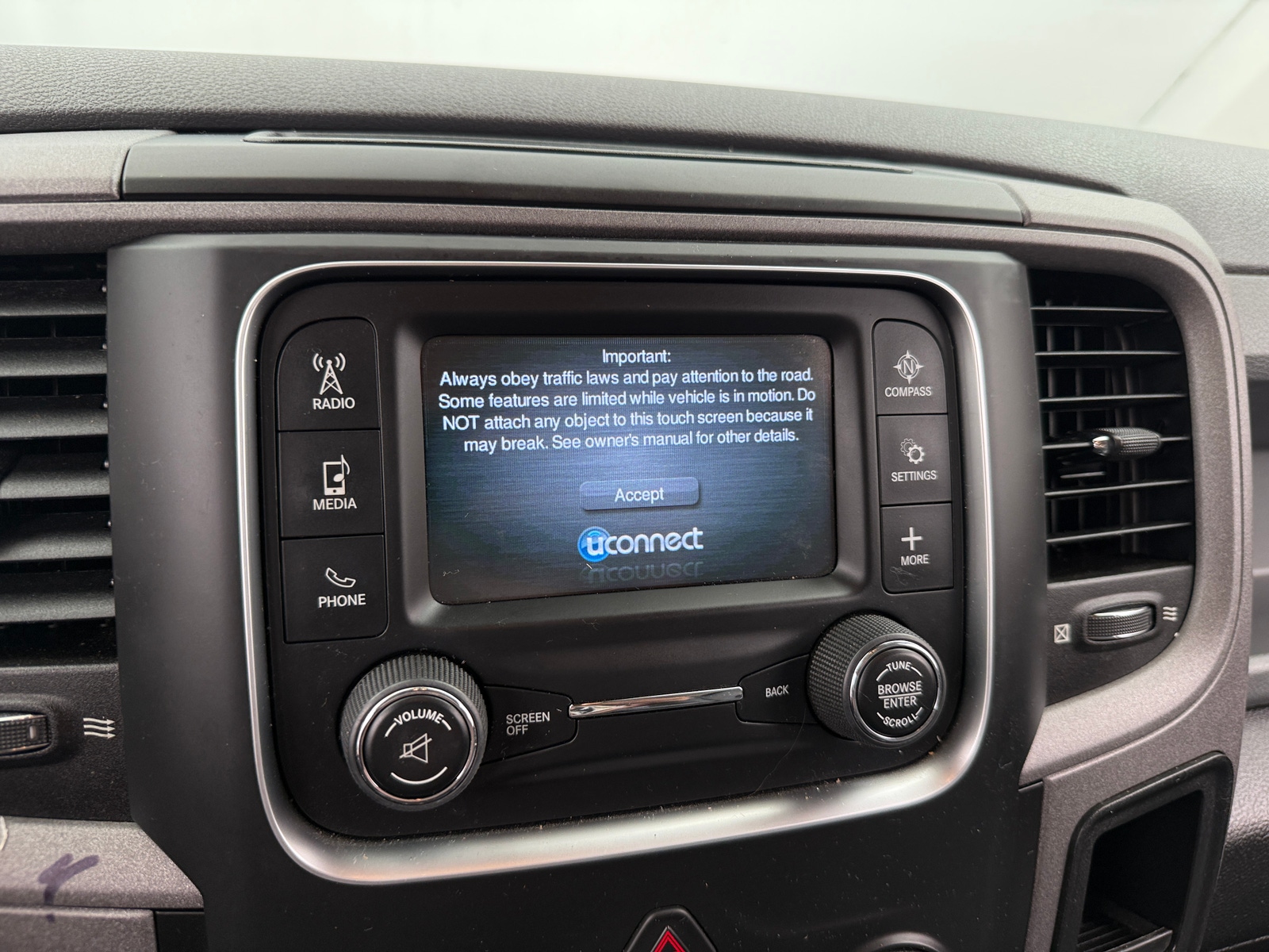Thumbnail: 2019 RAM 1500 Classic - 4