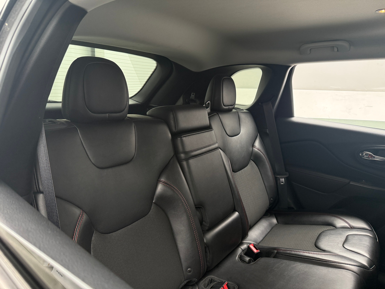 Thumbnail: 2019 Jeep Cherokee - 6