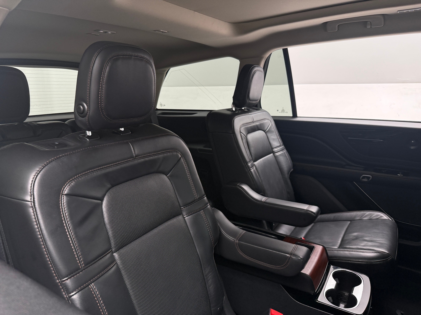 Thumbnail: 2020 Lincoln Aviator - 5