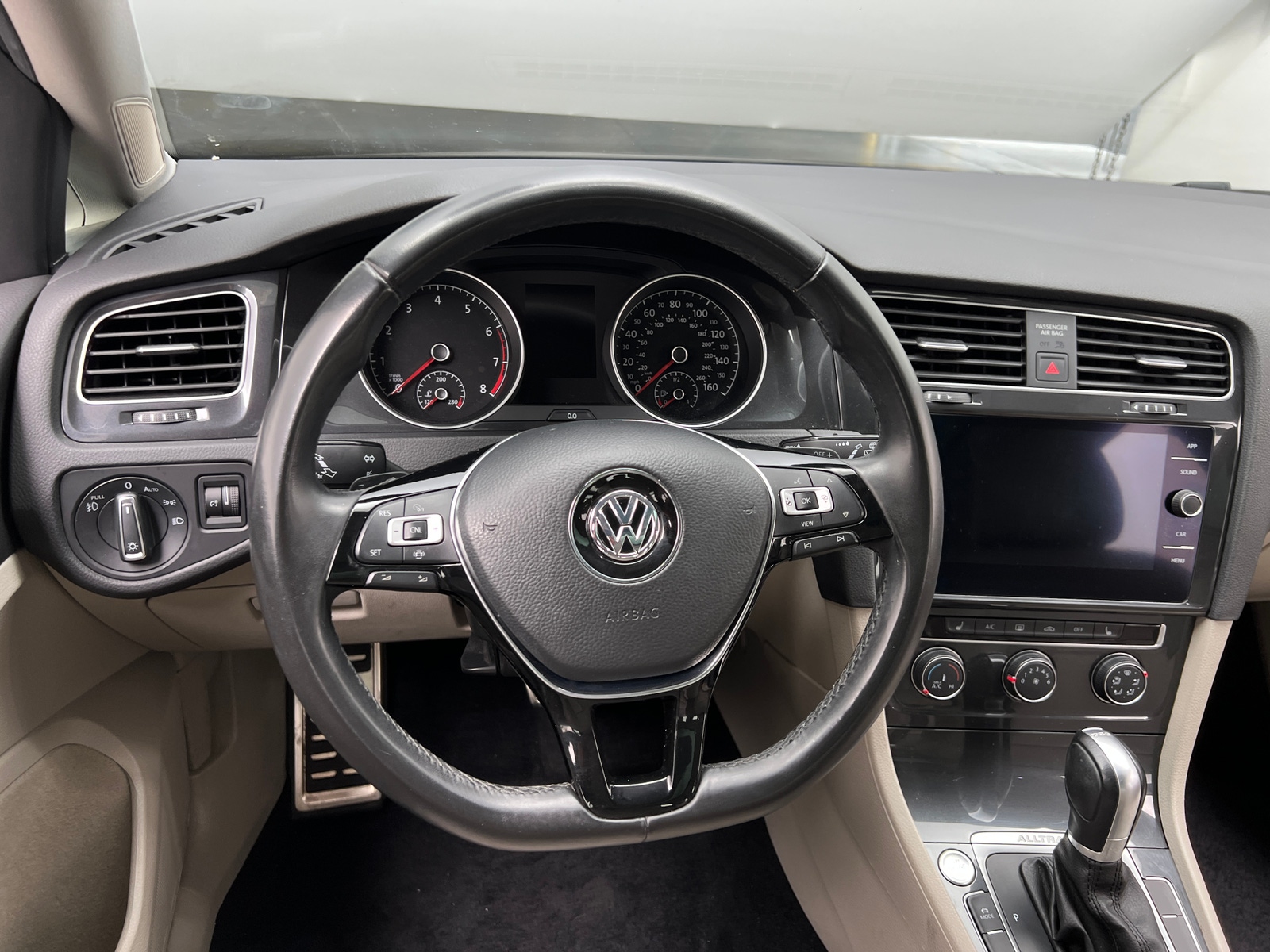 Thumbnail: 2019 Volkswagen Golf - 4