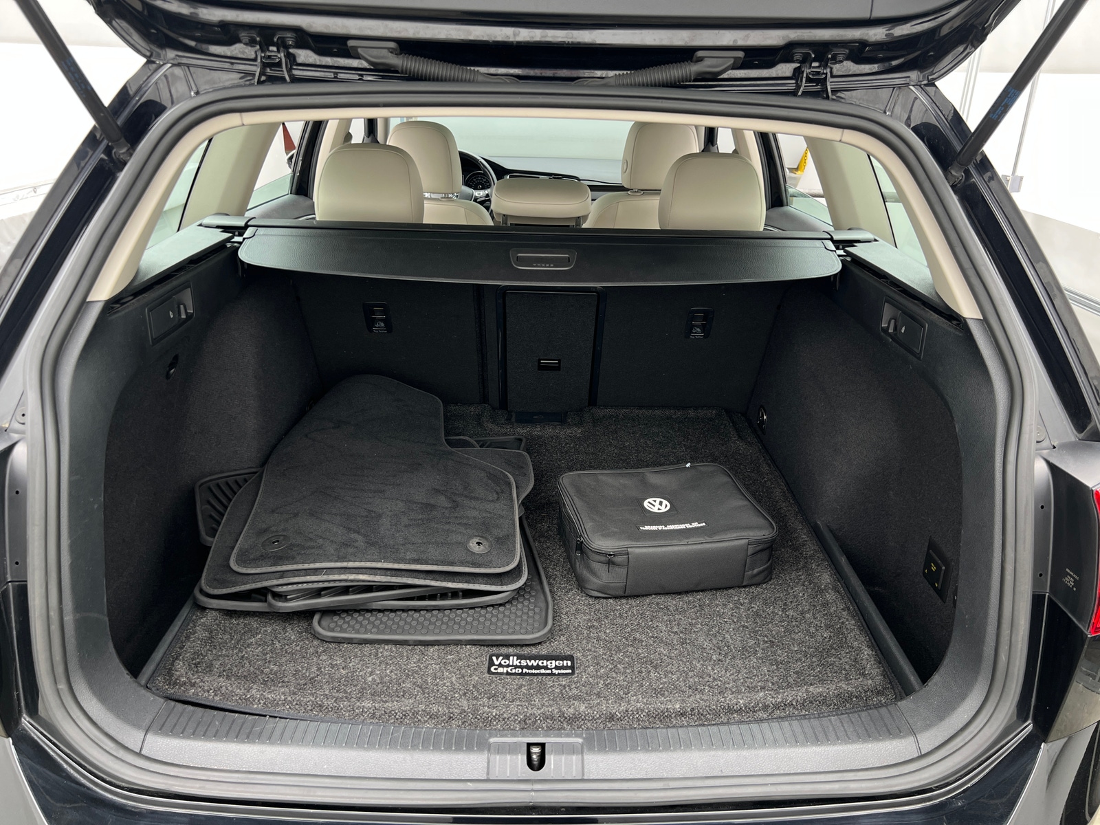 Thumbnail: 2019 Volkswagen Golf - 6