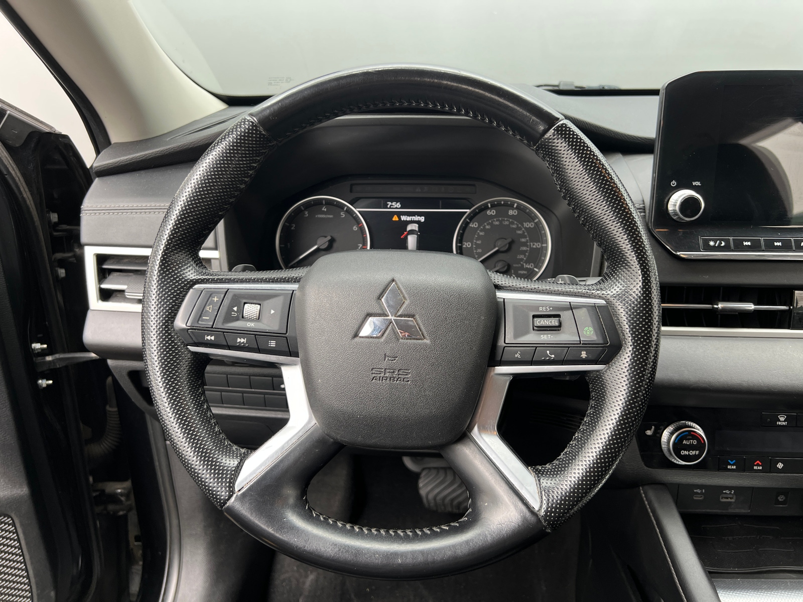 Thumbnail: 2022 Mitsubishi Outlander - 4